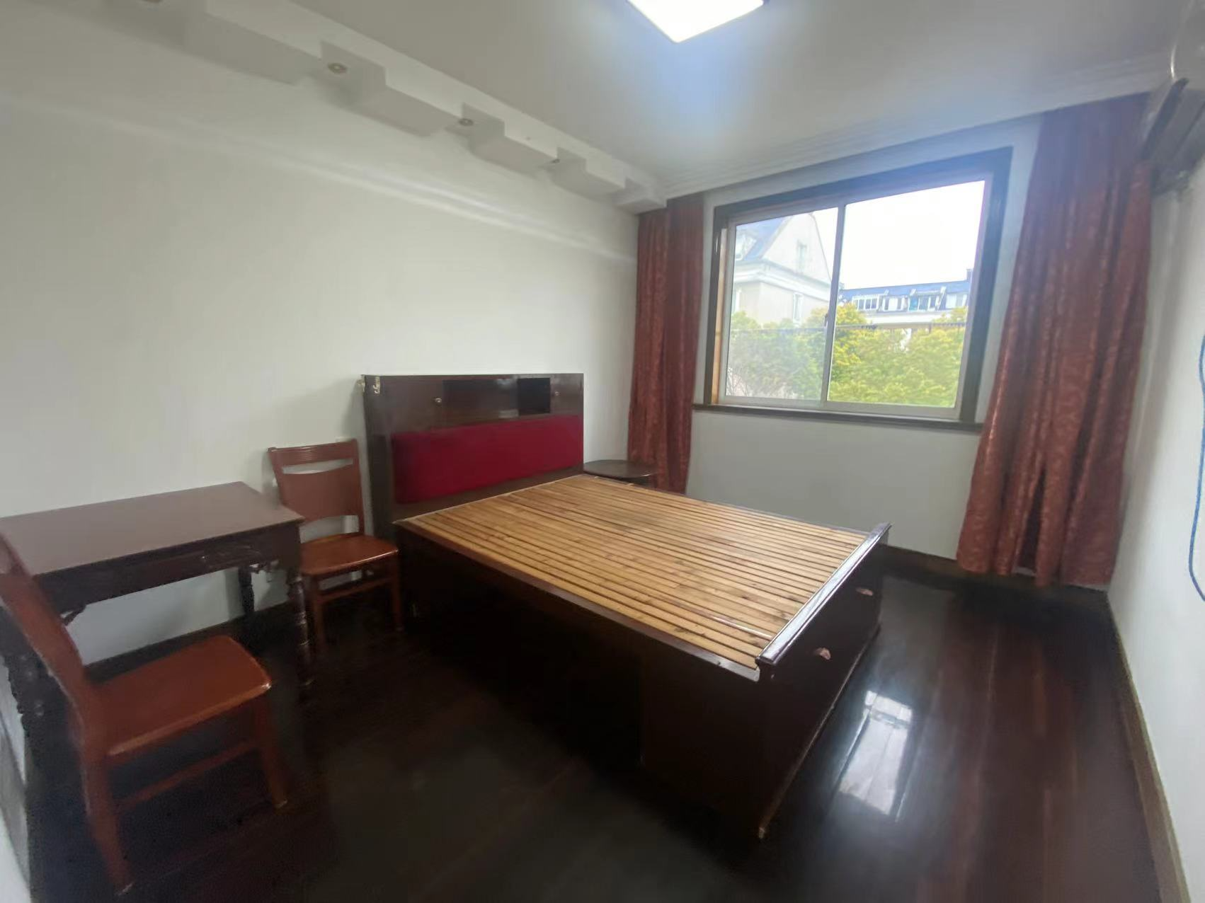爱玛花苑 3室2厅1卫 135m&sup2;