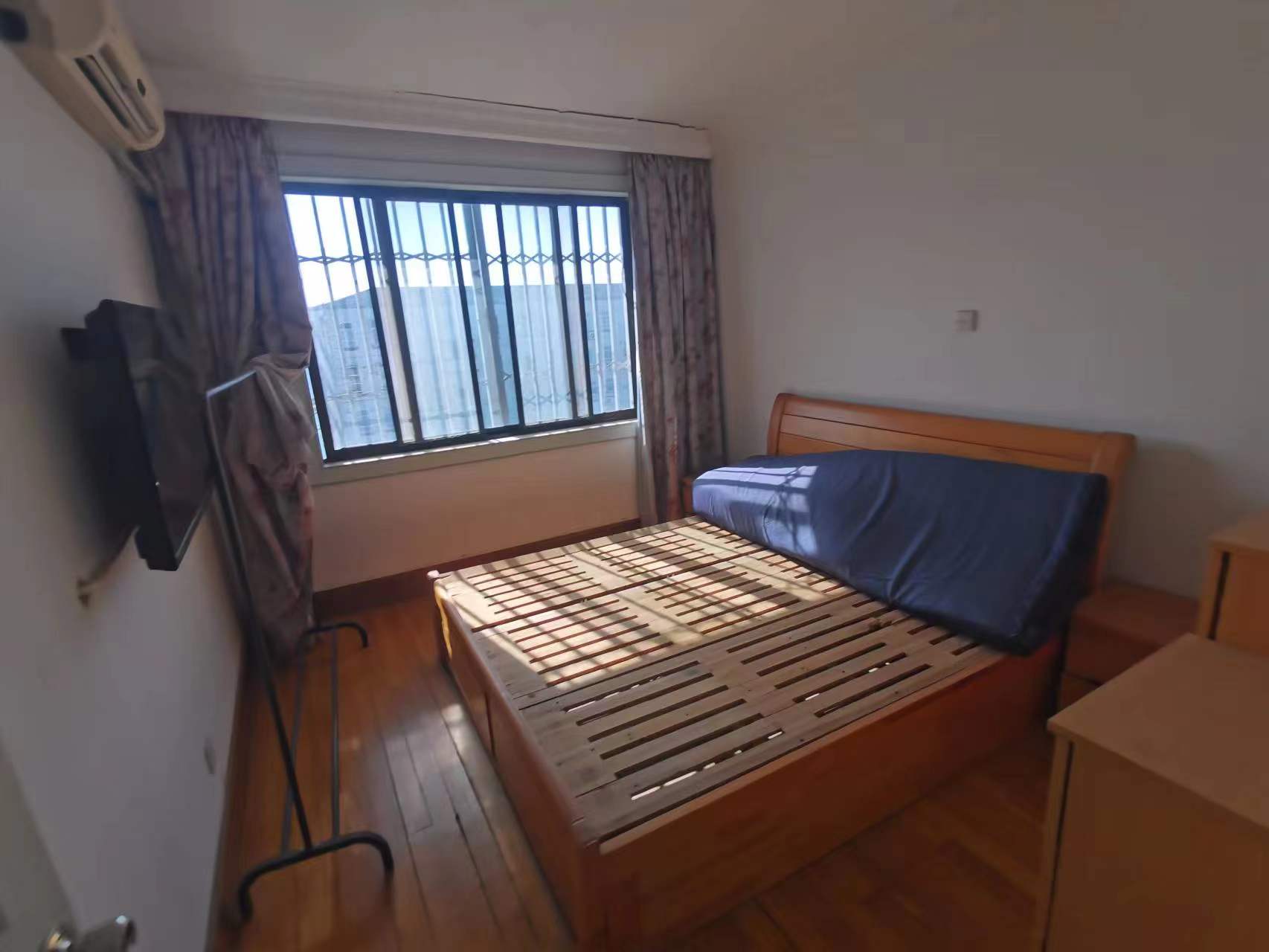 银花苑 4室1厅2卫 113m&sup2;