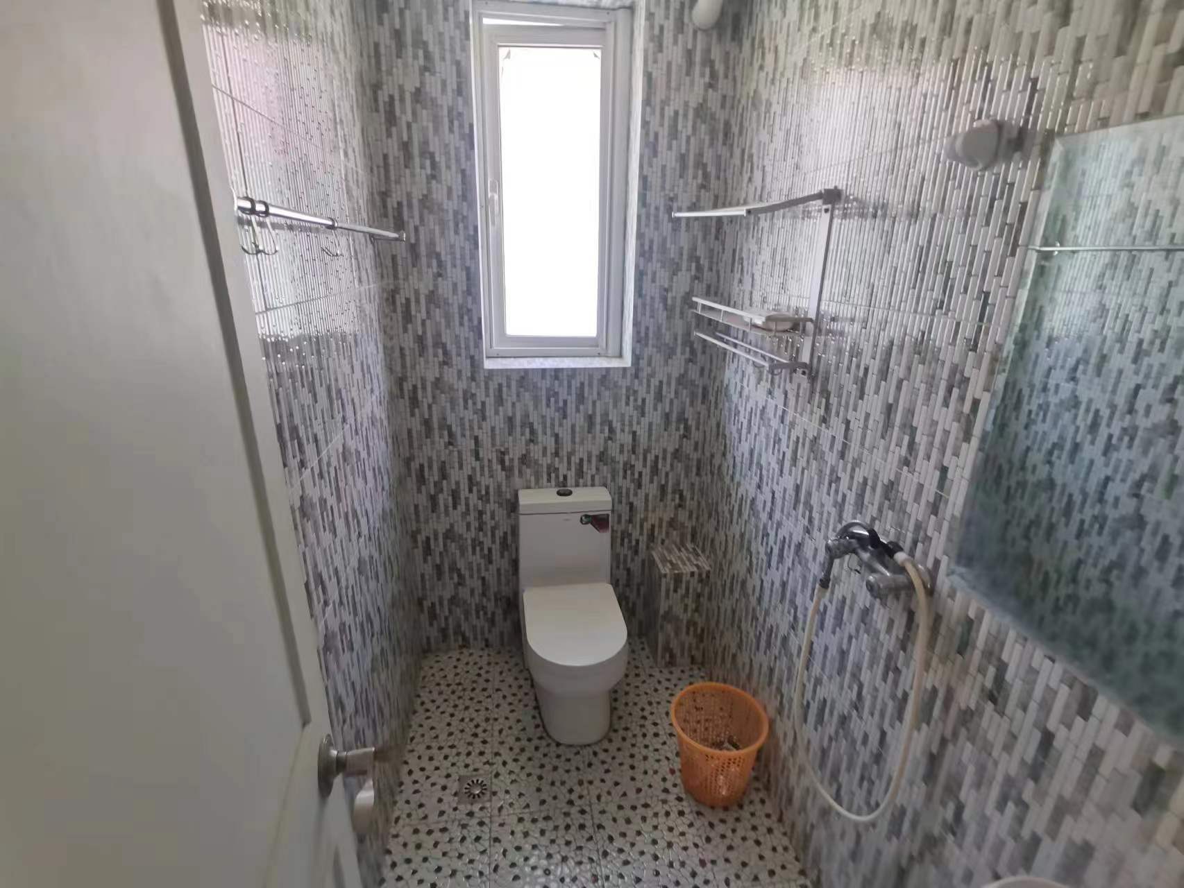 银花苑 4室1厅2卫 113m&sup2;