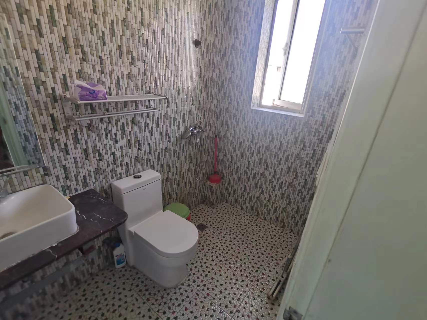 银花苑 4室1厅2卫 113m&sup2;