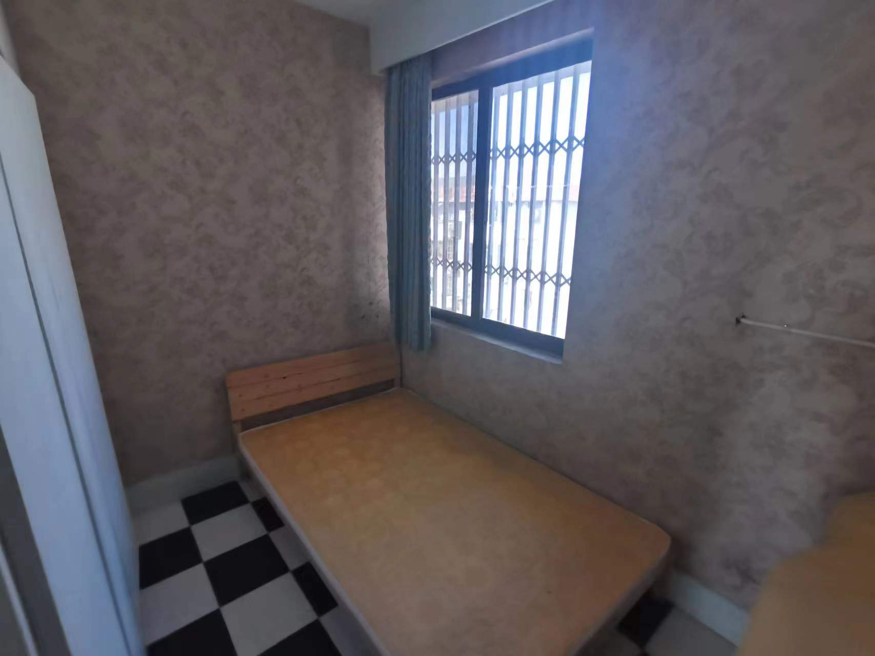 银花苑 4室1厅2卫 113m&sup2;