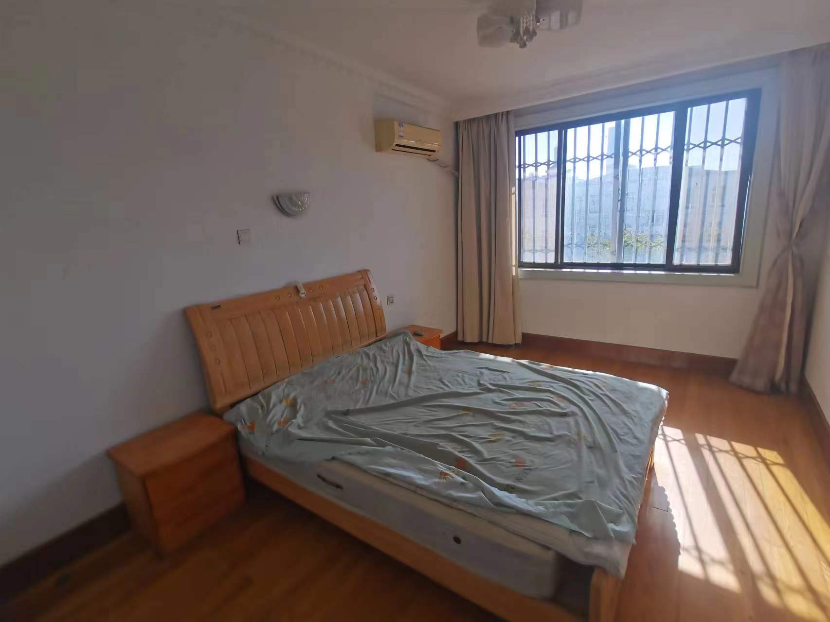 银花苑 4室1厅2卫 113m&sup2;