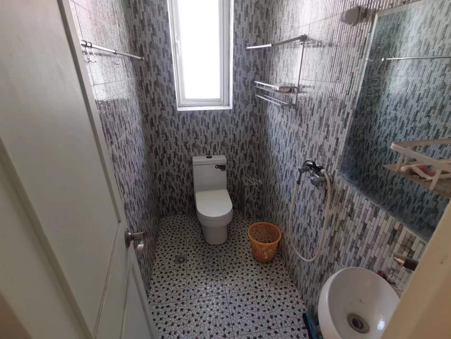 银花苑 4室1厅2卫 113m&sup2;