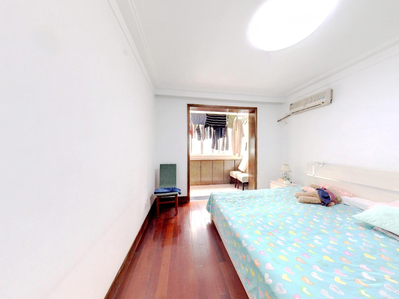 和兴花苑 3室2厅2卫 135.80m&sup2;