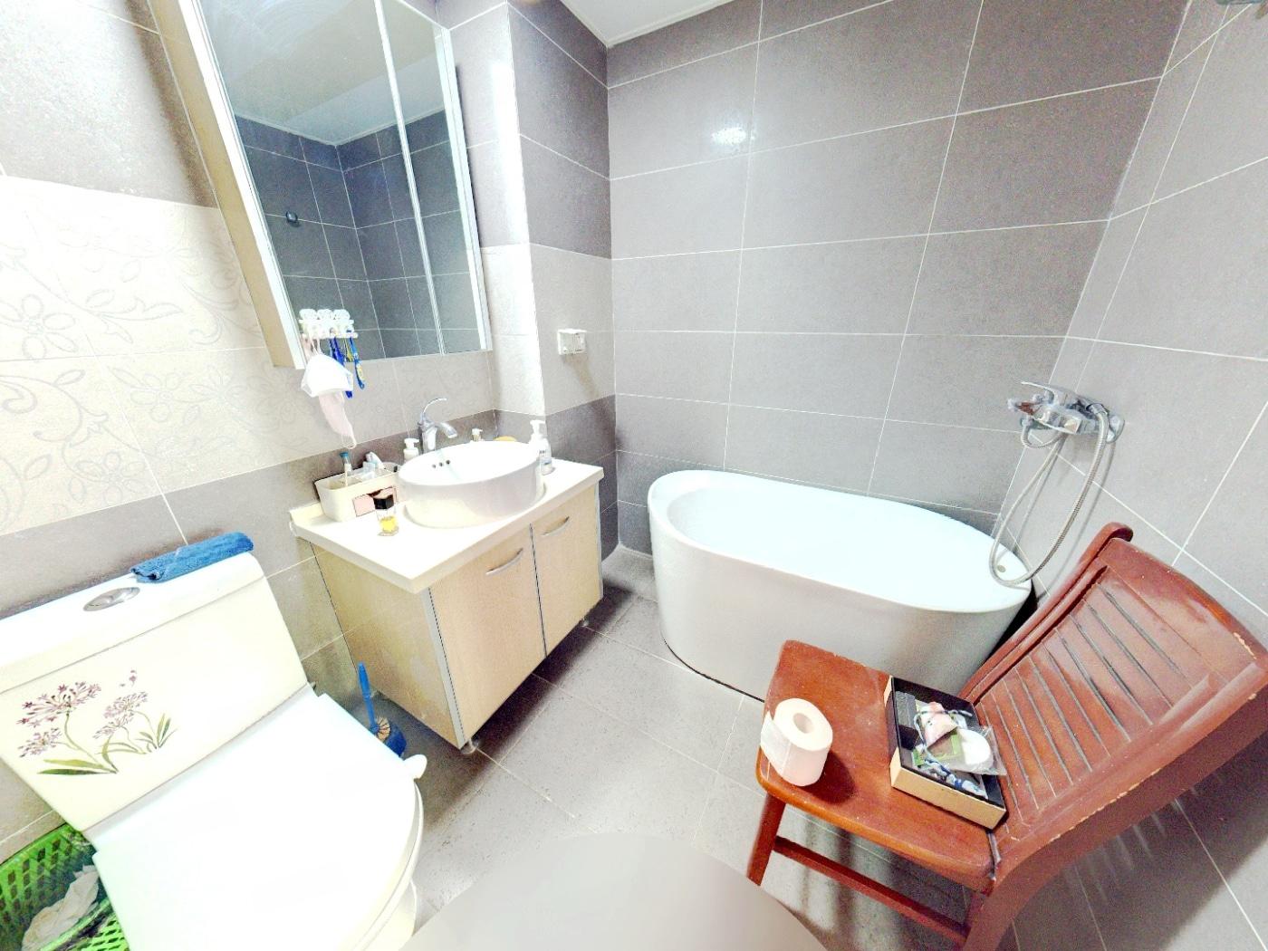 和兴花苑 3室2厅2卫 135.80m&sup2;