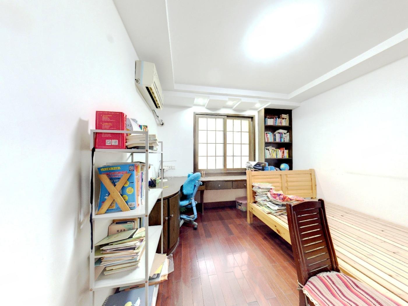 和兴花苑 3室2厅2卫 135.80m&sup2;