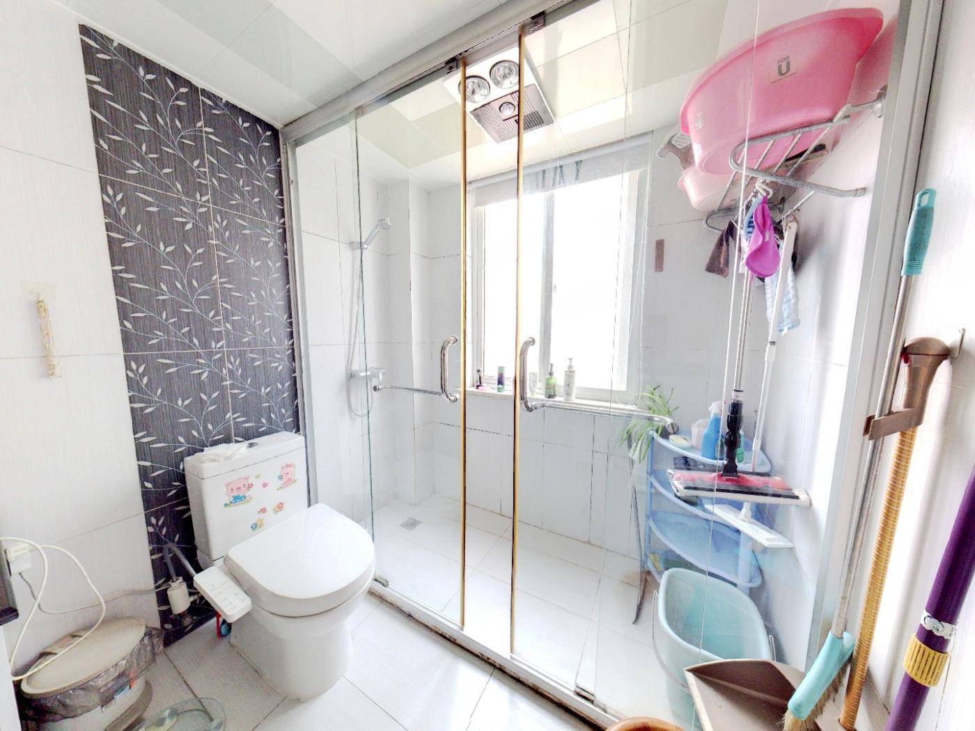和兴花苑 3室2厅2卫 135.80m&sup2;