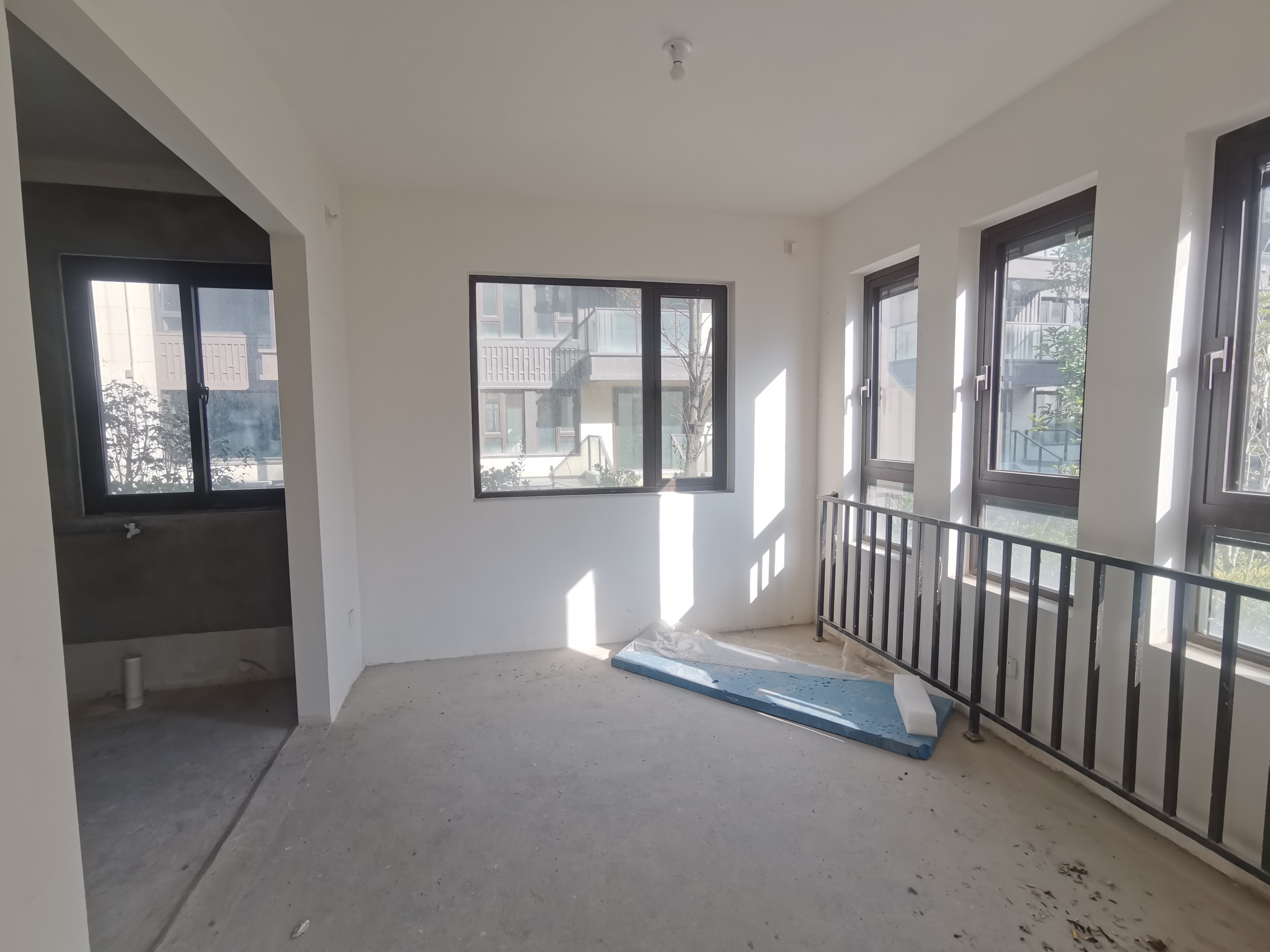 云樾东方 5室2厅3卫 173m²