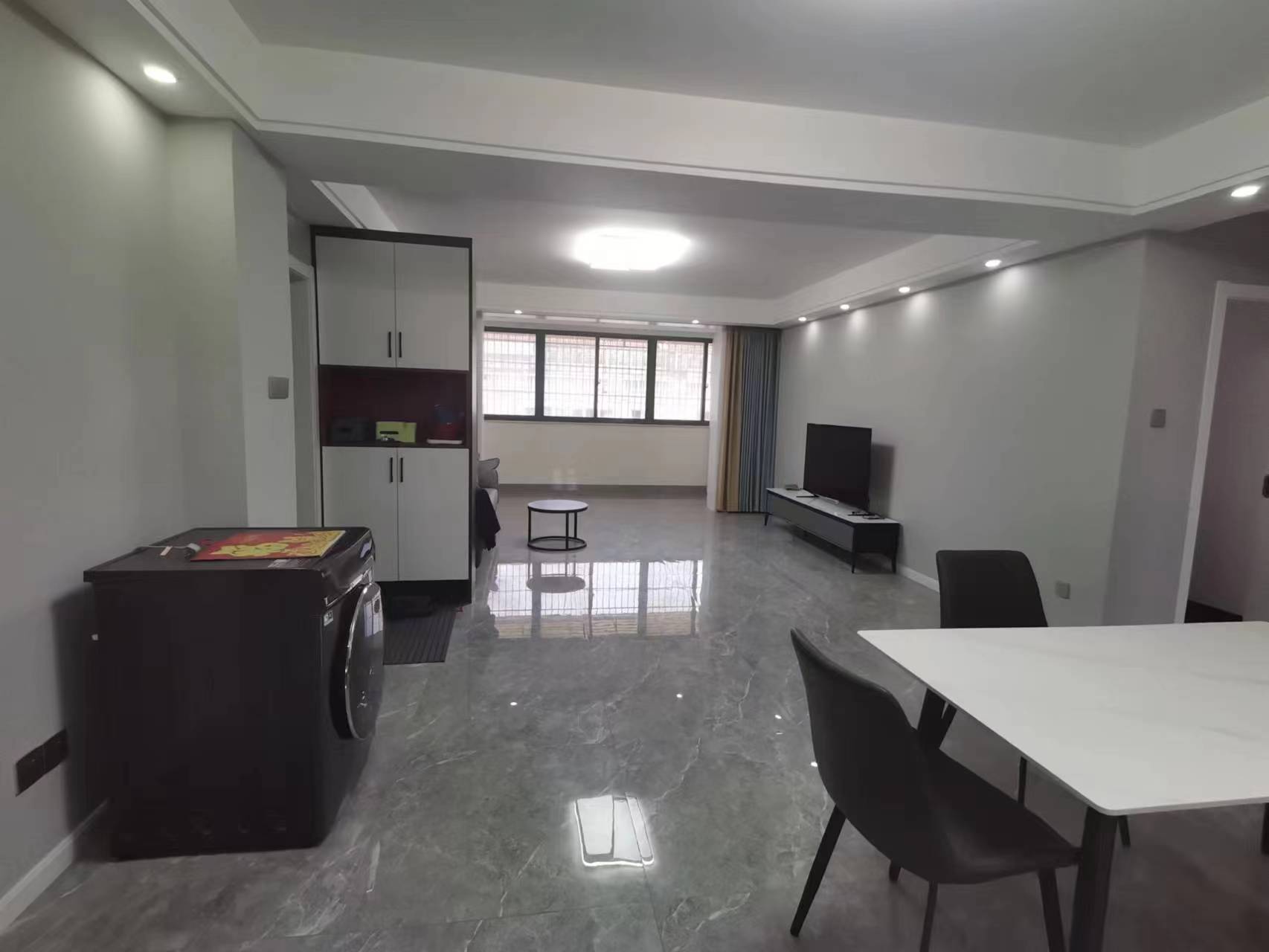 金辉花园 3室2厅1卫 131m&sup2;