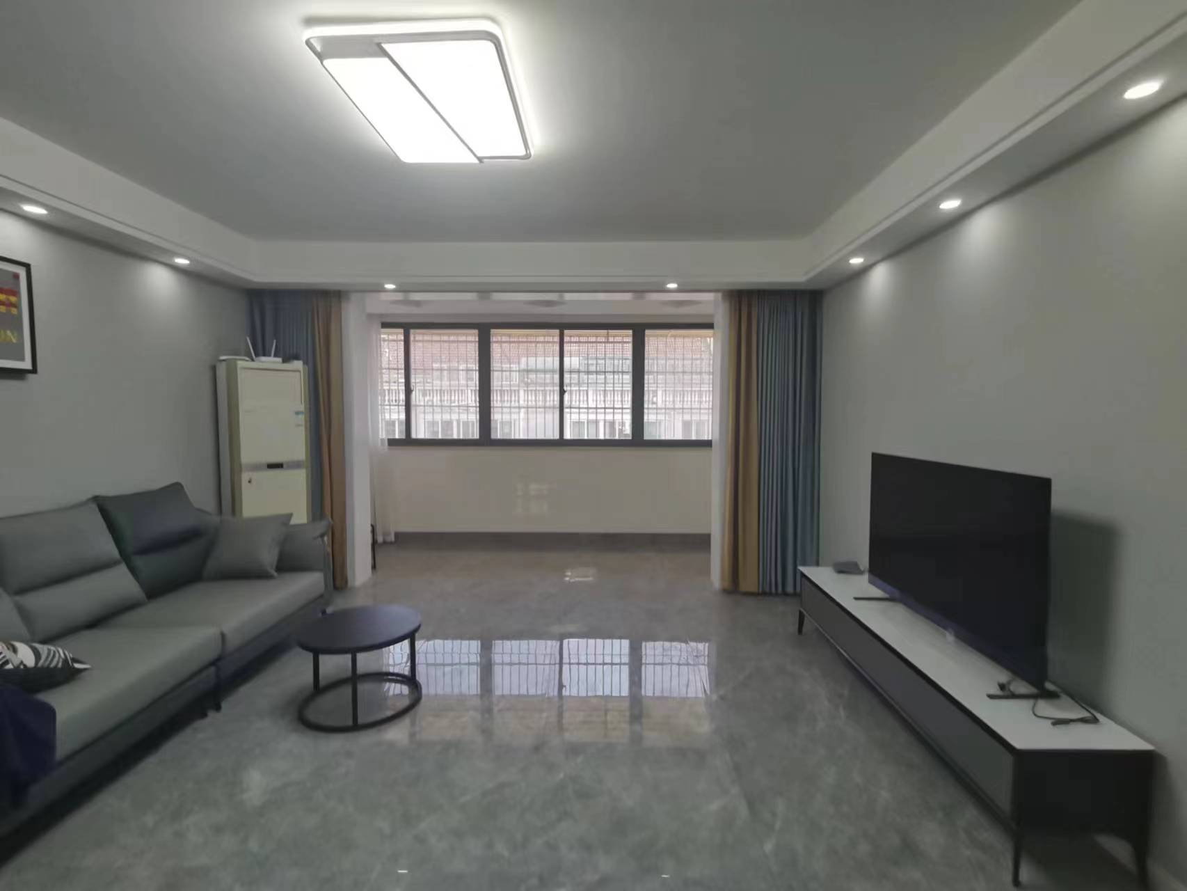 金辉花园 3室2厅1卫 131m&sup2;