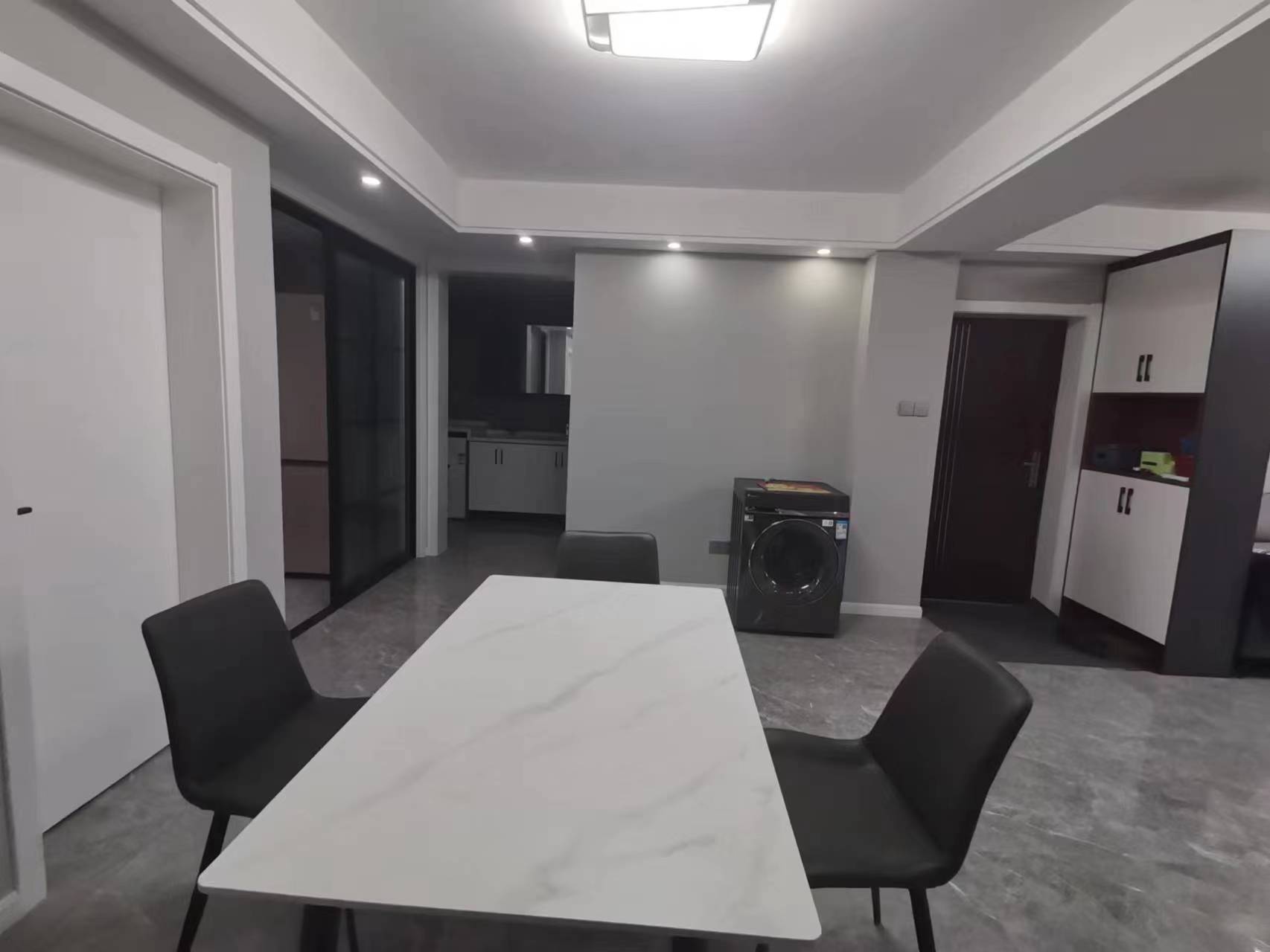 金辉花园 3室2厅1卫 131m&sup2;