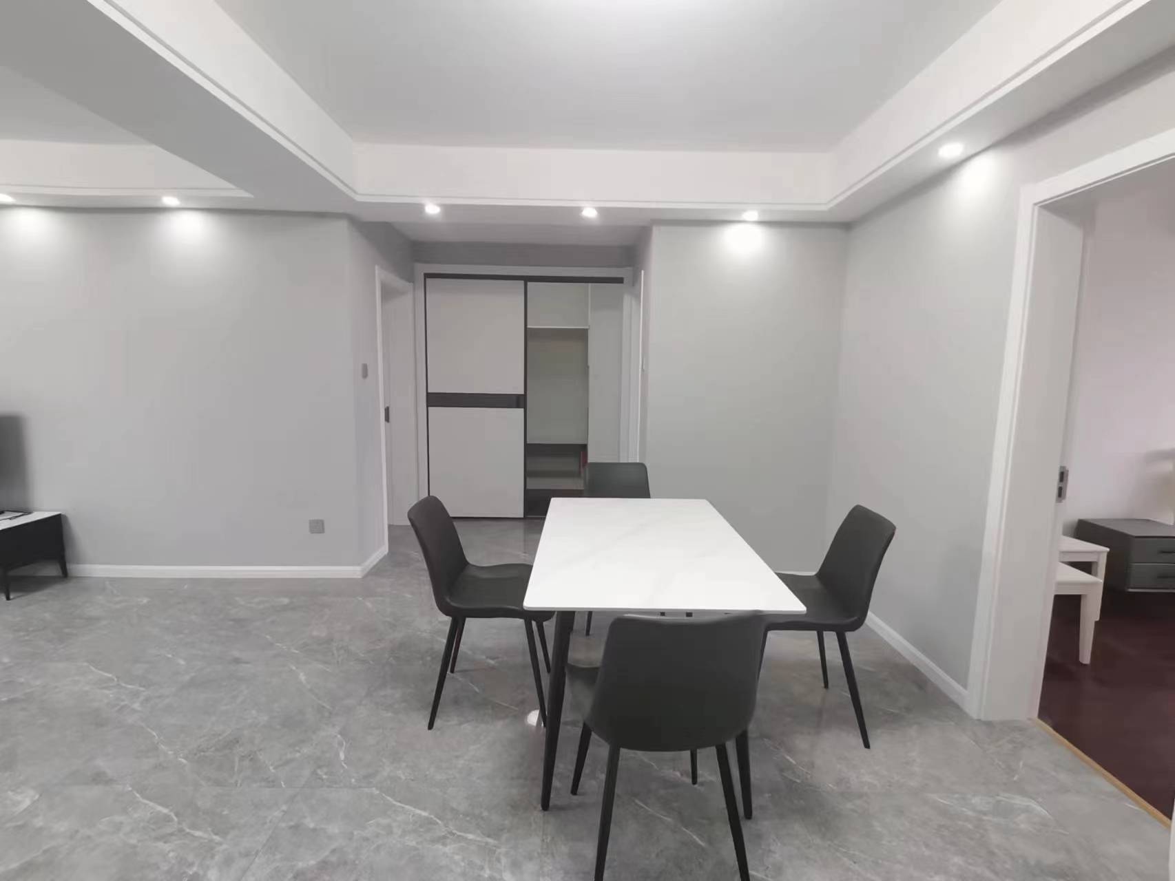 金辉花园 3室2厅1卫 131m&sup2;