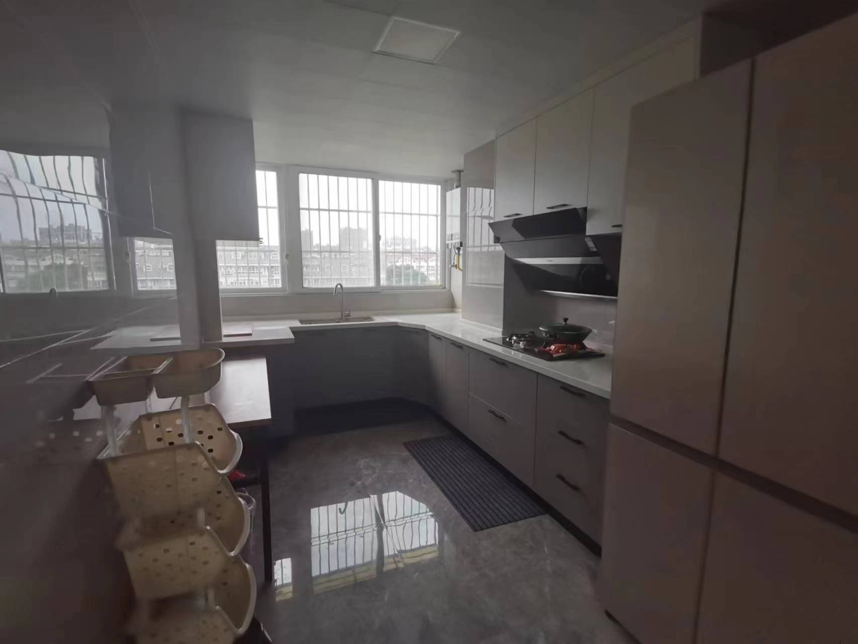 金辉花园 3室2厅1卫 131m&sup2;