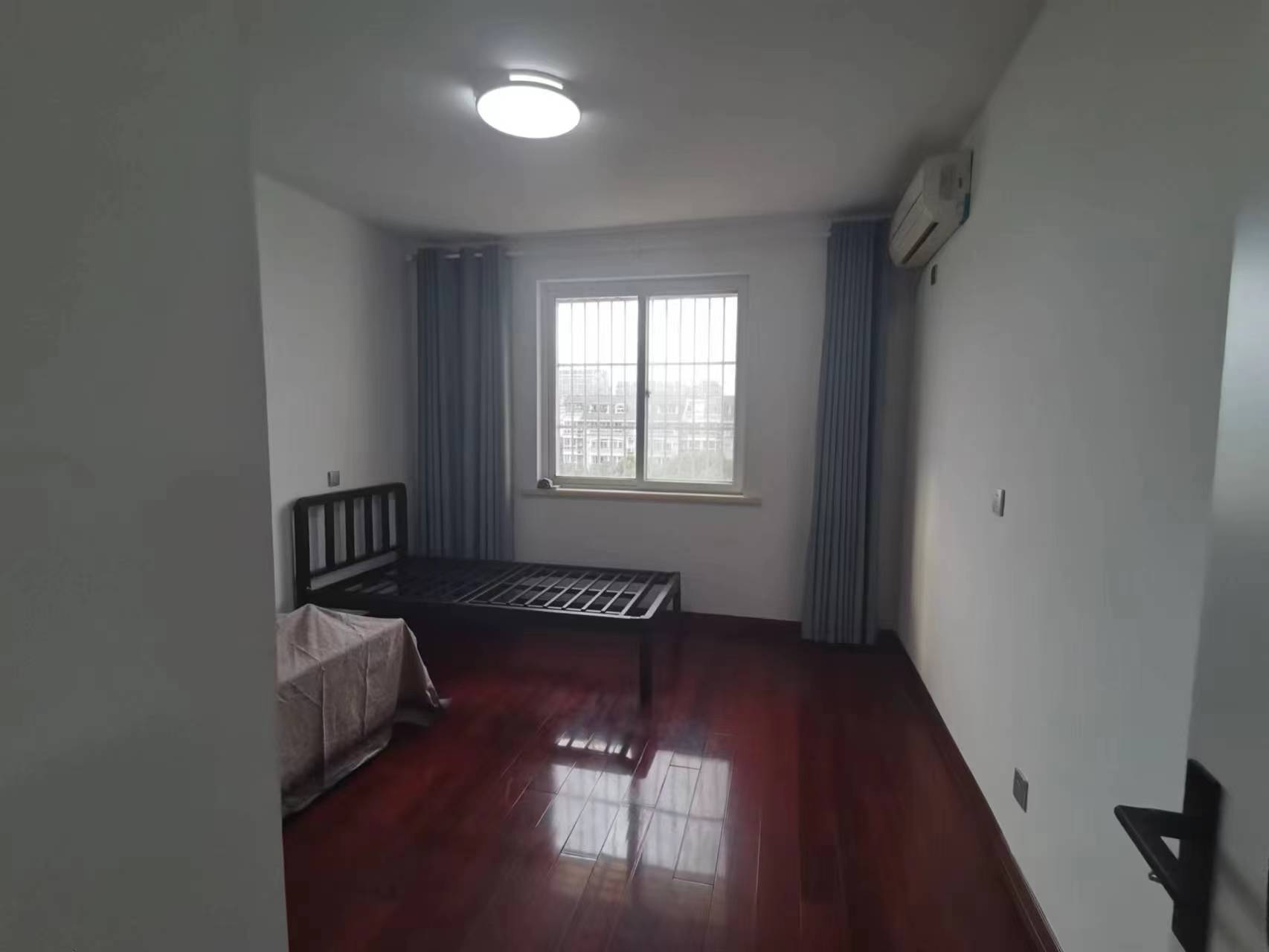 金辉花园 3室2厅1卫 131m&sup2;