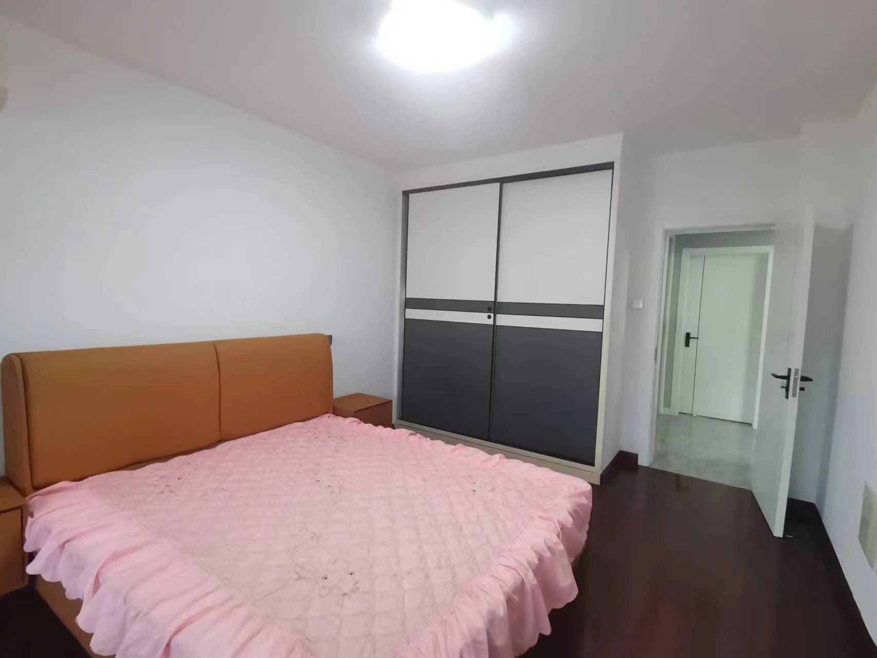 金辉花园 3室2厅1卫 131m&sup2;