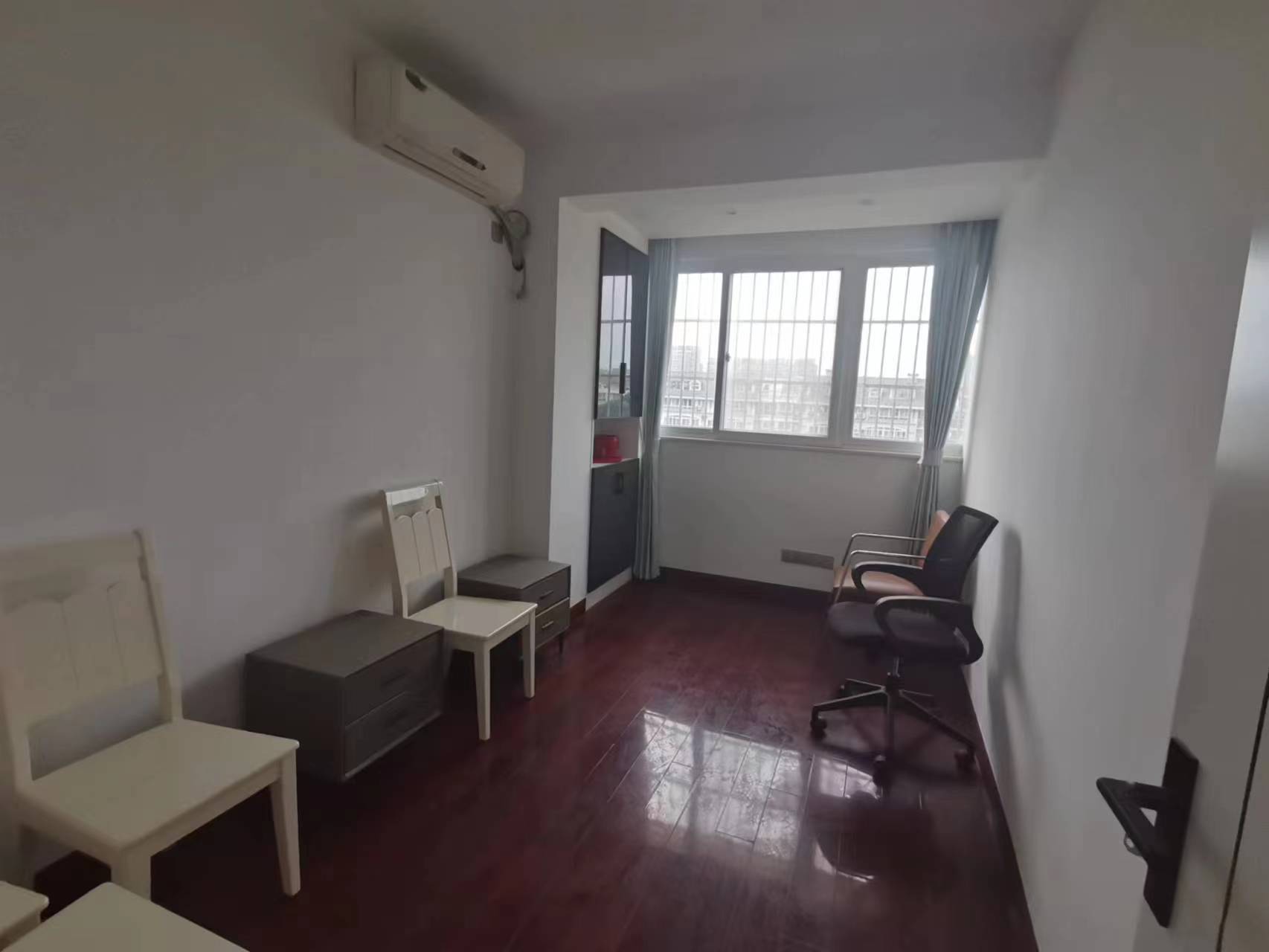 金辉花园 3室2厅1卫 131m&sup2;