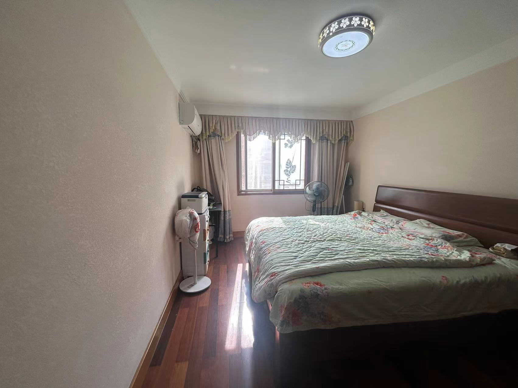 阳光花园 3室2厅1卫 128m&sup2;