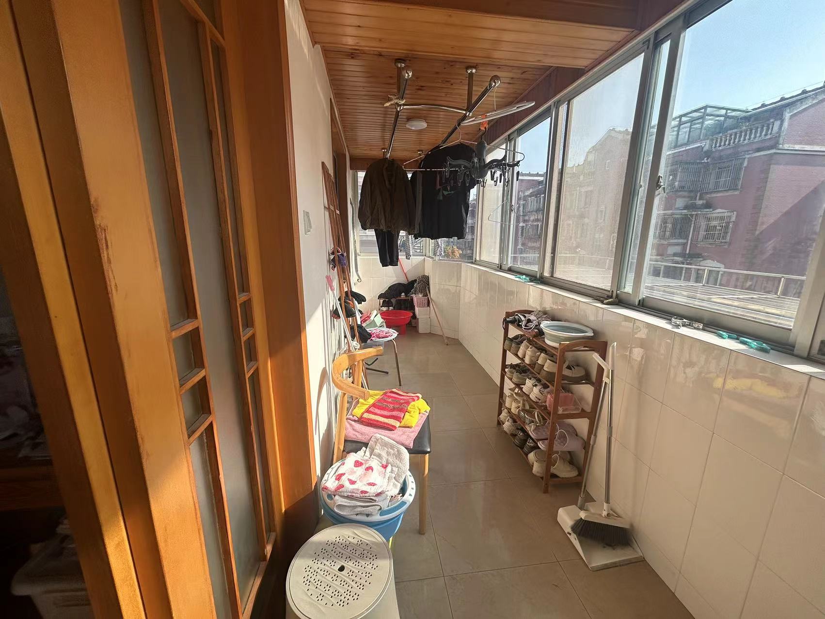 阳光花园 3室2厅1卫 128m&sup2;