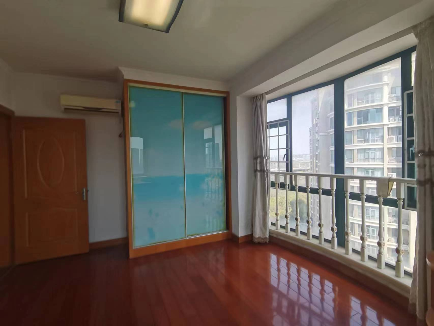 凤凰莱茵苑 3室2厅2卫 149m&sup2;