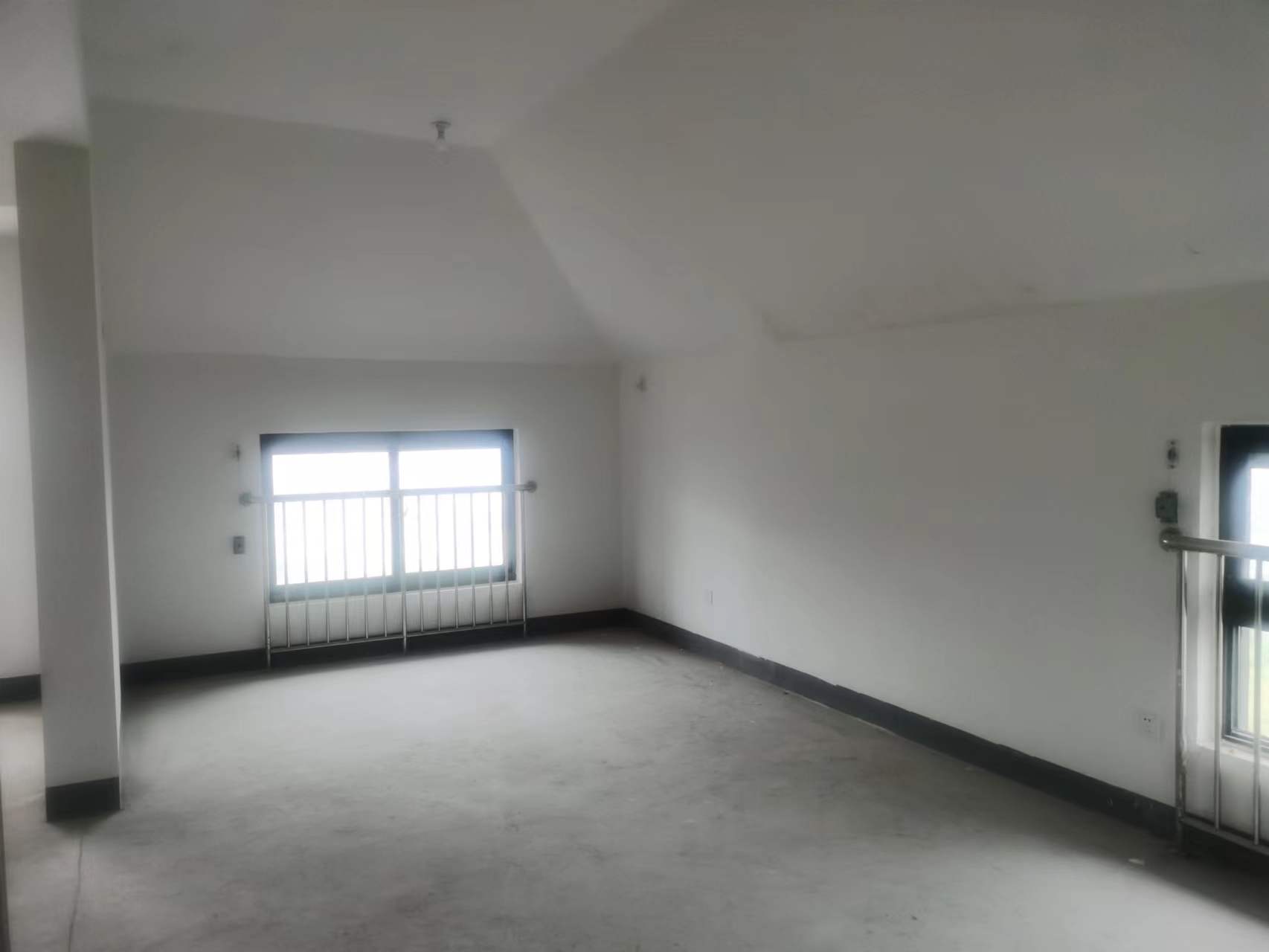 红星嘉苑 6室2厅3卫 220.00m&sup2;