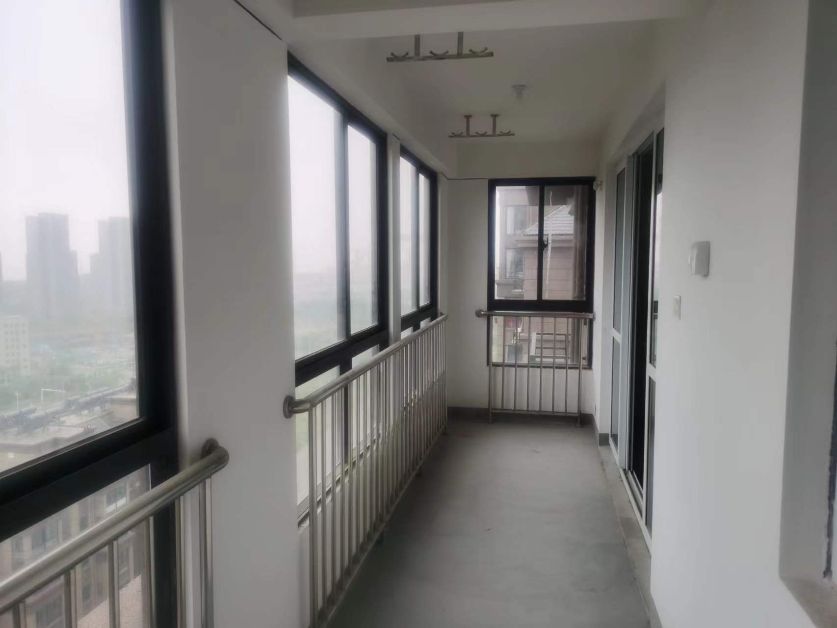 红星嘉苑 6室2厅3卫 220.00m&sup2;