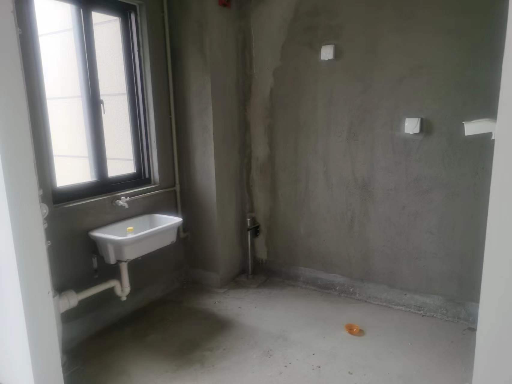 红星嘉苑 6室2厅3卫 220.00m&sup2;