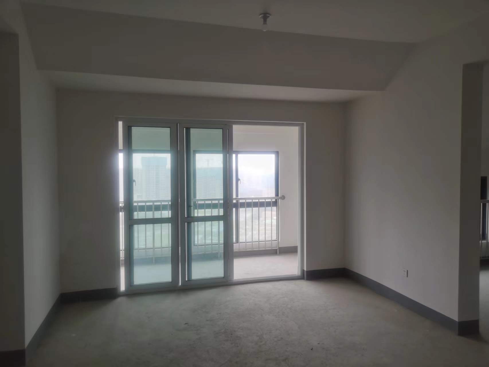 红星嘉苑 4室2厅2卫 138.74m²