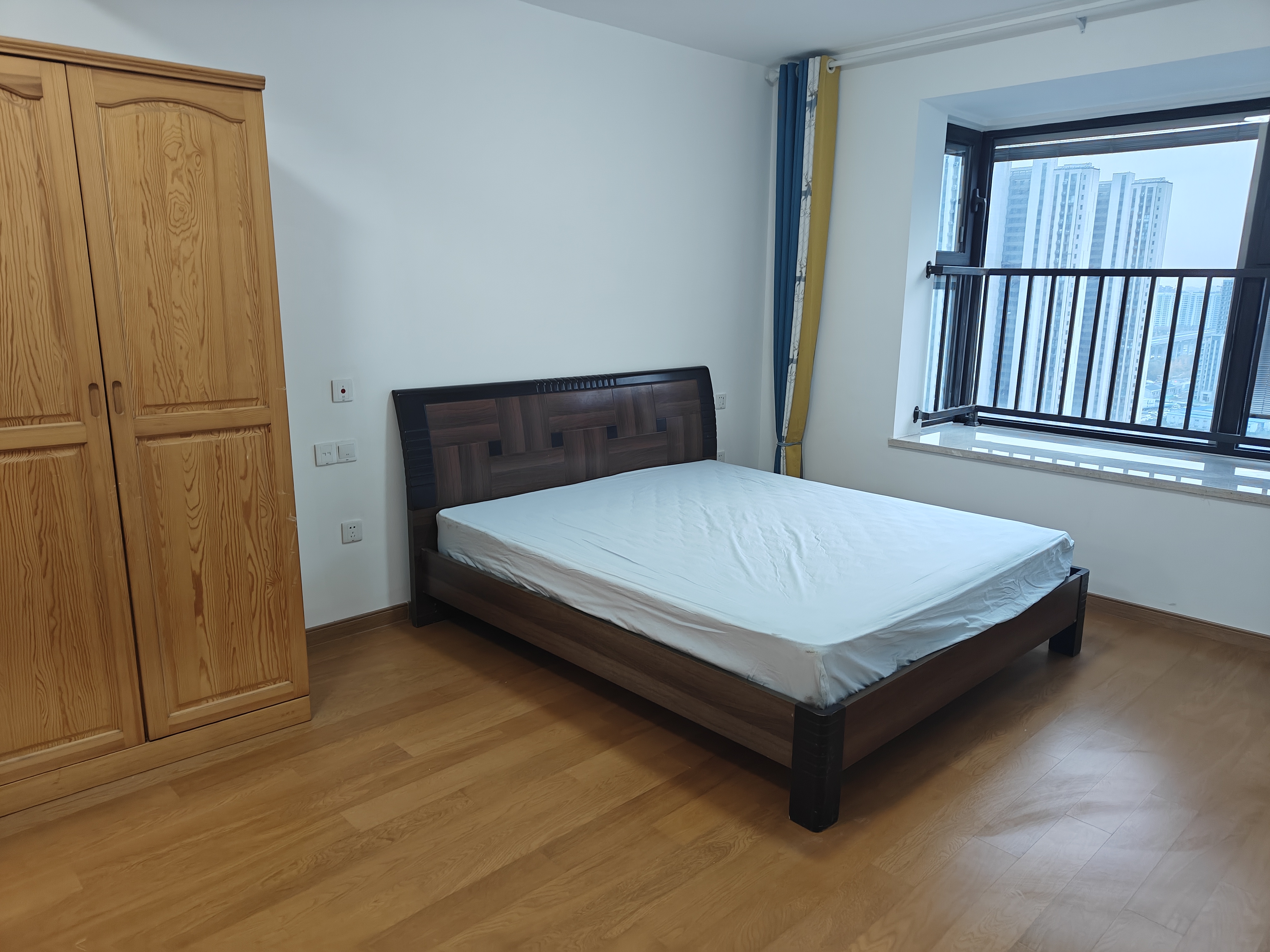 绿地新里城 3室2厅1卫 115m&sup2;
