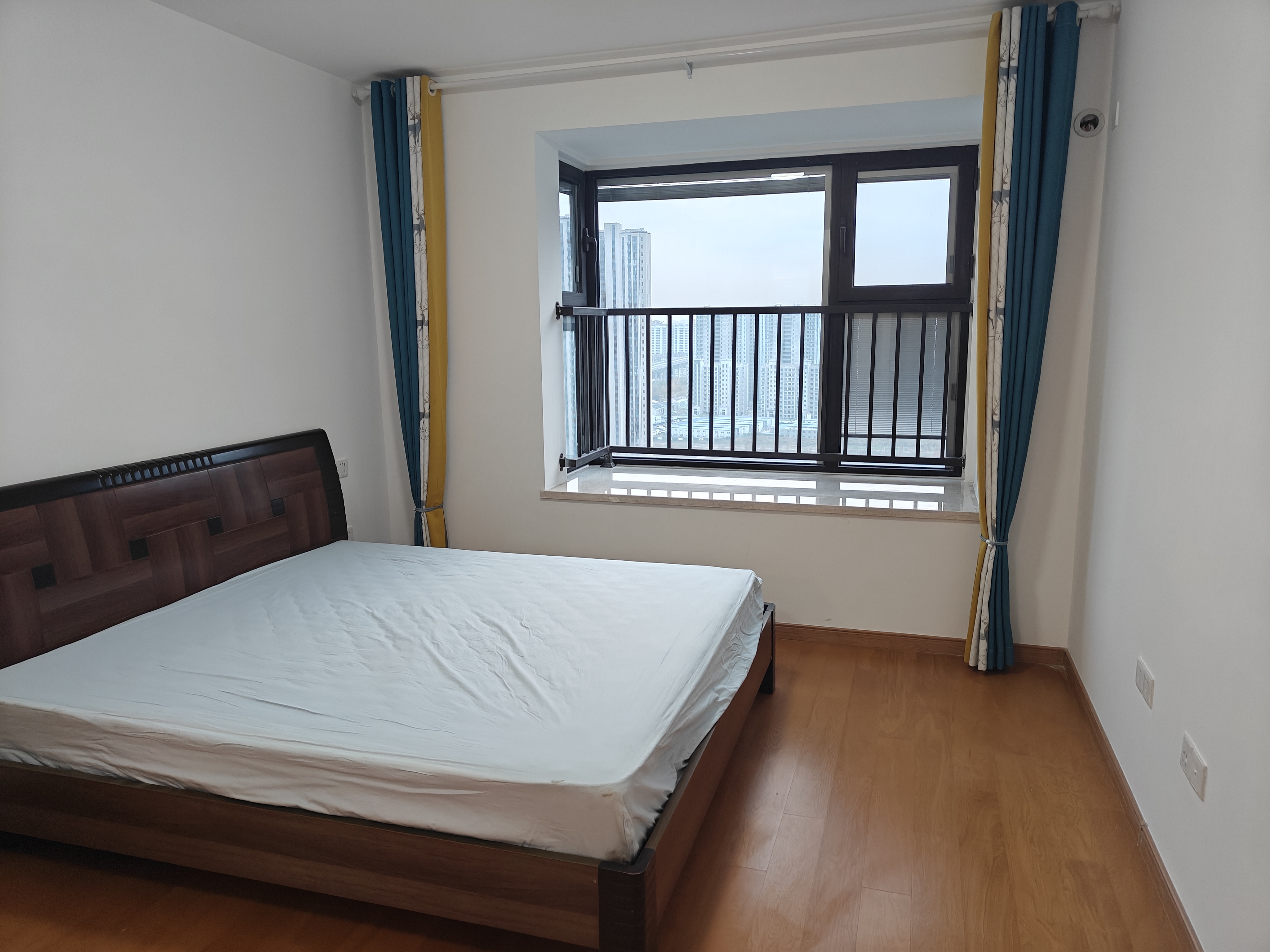 绿地新里城 3室2厅1卫 115m&sup2;