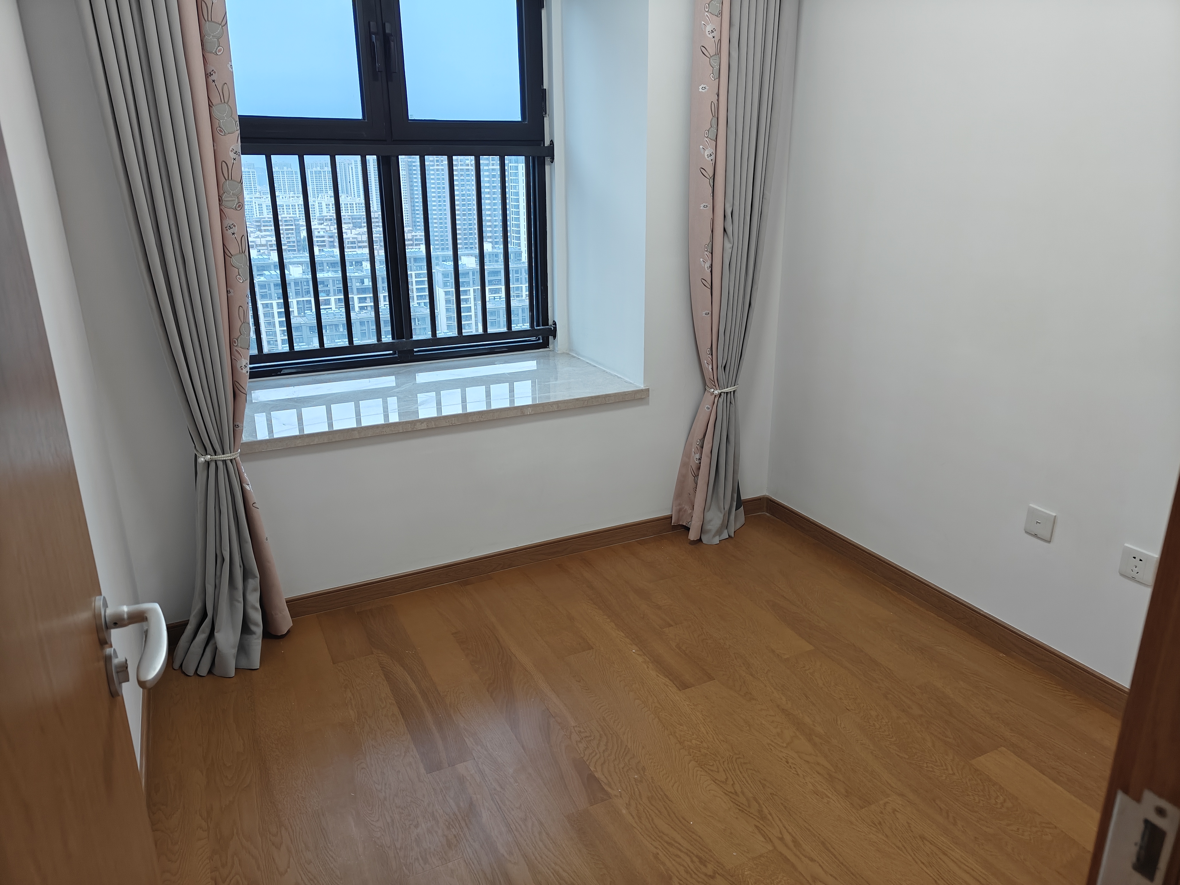 绿地新里城 3室2厅1卫 115m&sup2;