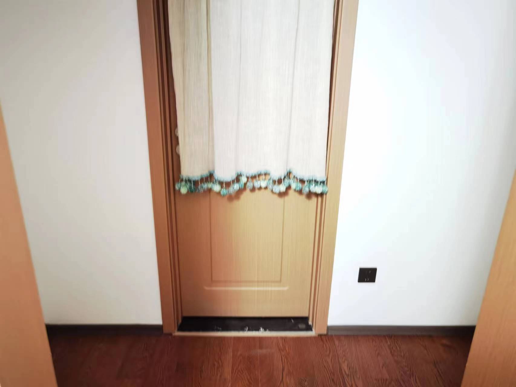 春风南岸西园 5室2厅2卫 140m&sup2;