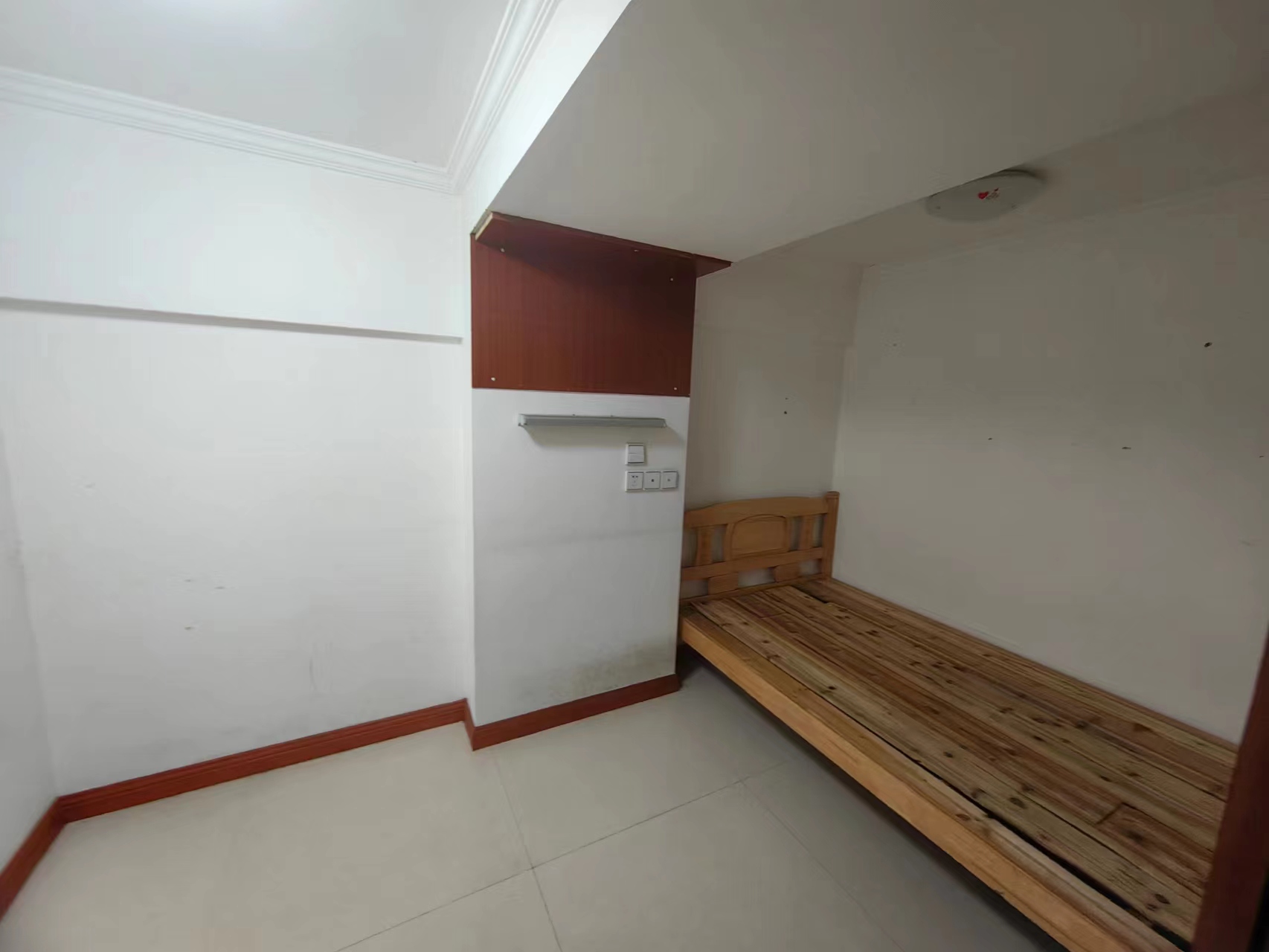 鸿运大厦 1室1厅卫 65m&sup2;