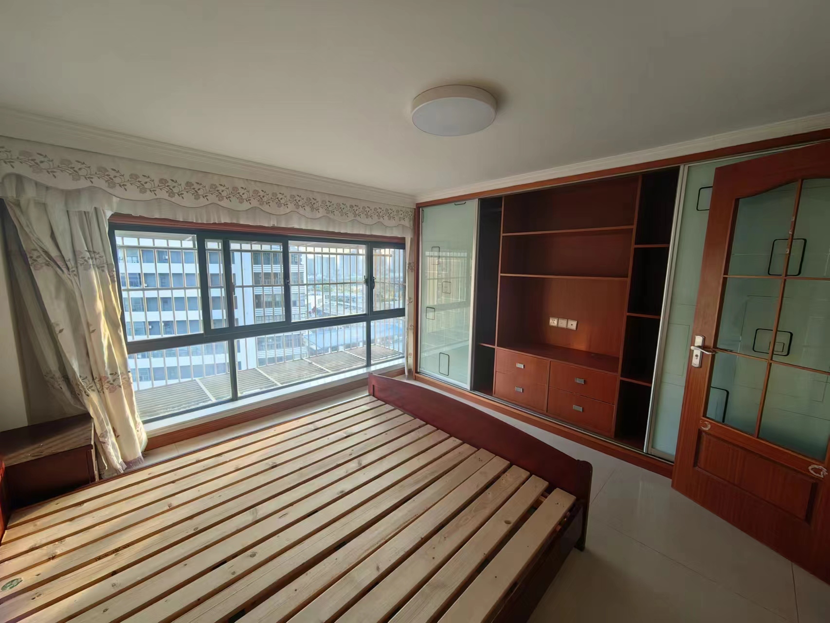 鸿运大厦 1室1厅卫 65m&sup2;