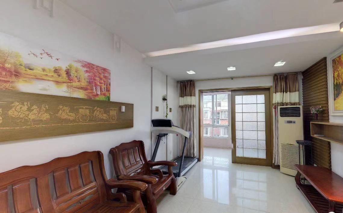 东大俪鑫 5室2厅2卫 157m&sup2;