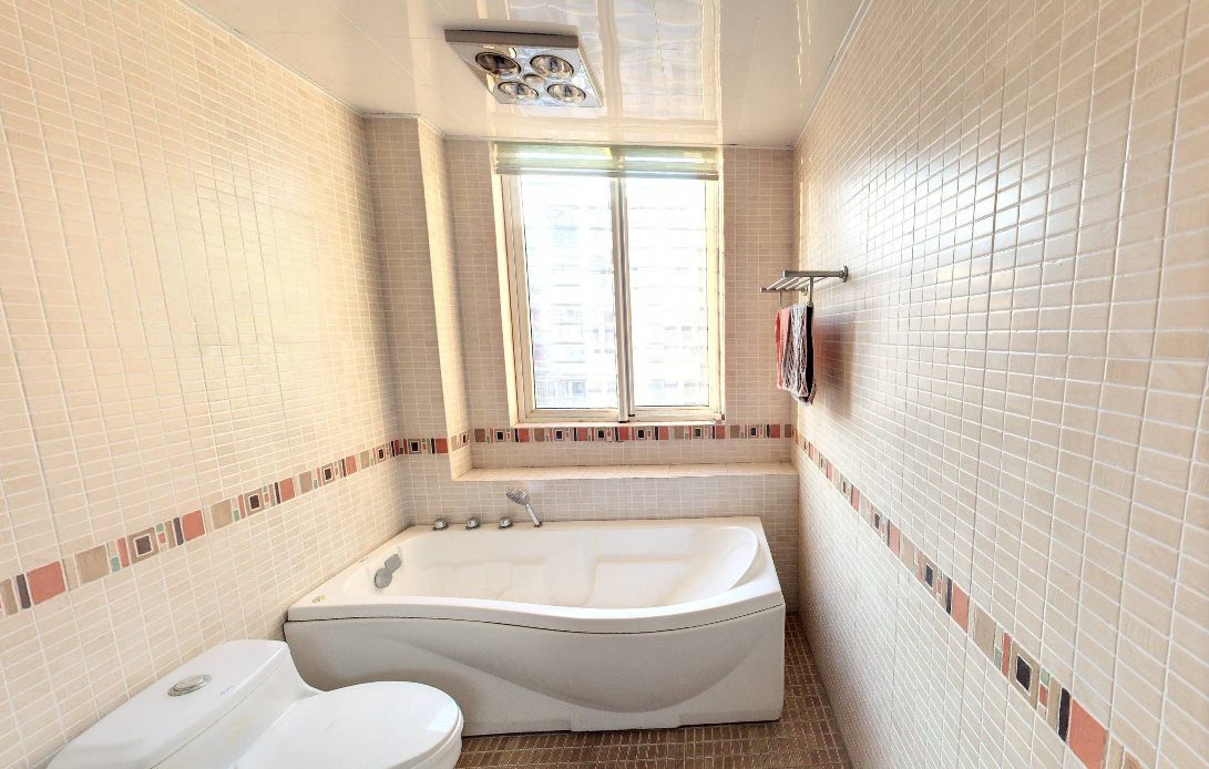 东大俪鑫 5室2厅2卫 157m&sup2;
