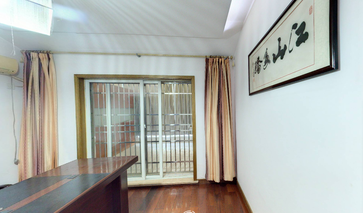 东大俪鑫 5室2厅2卫 157m&sup2;