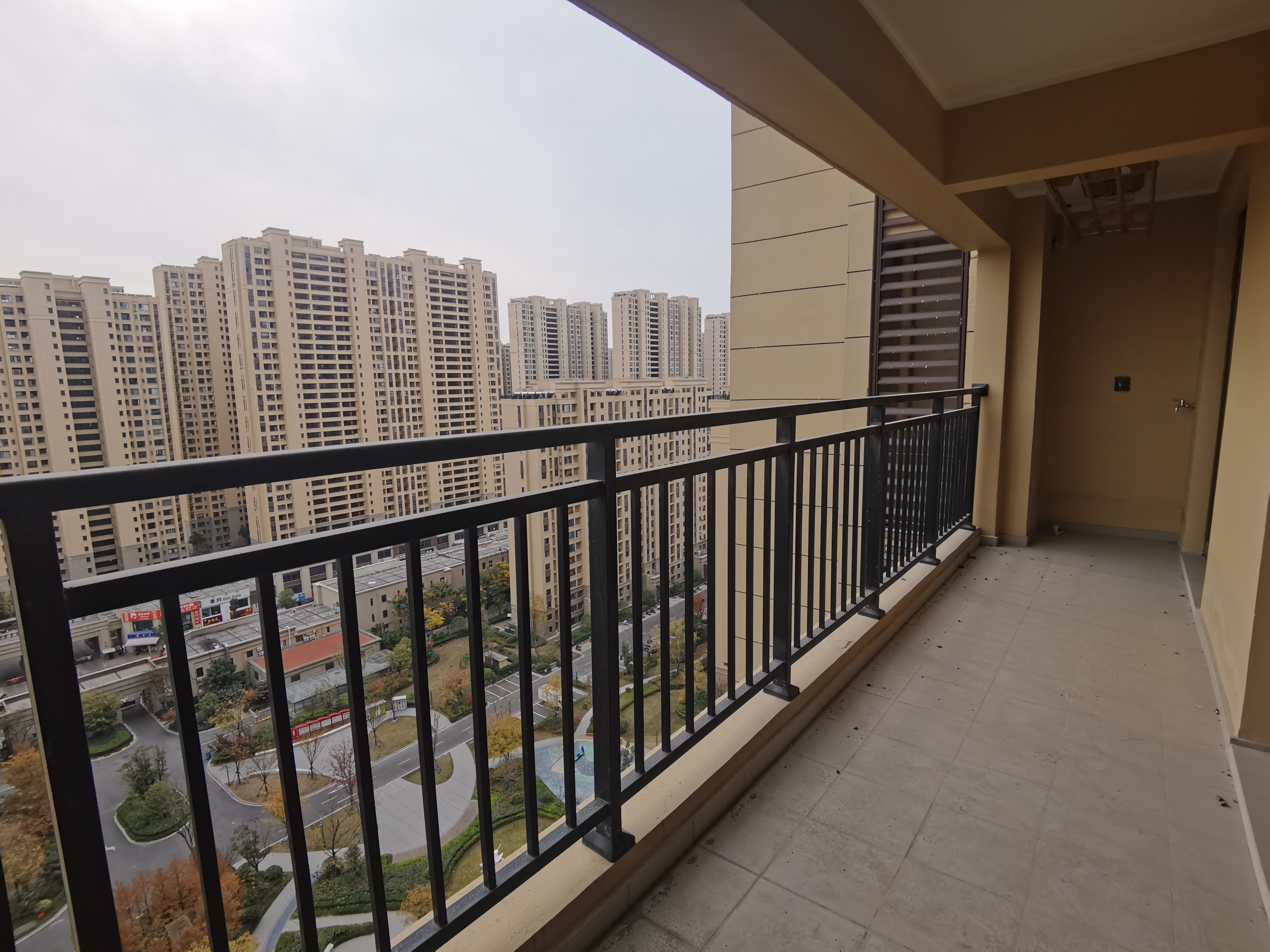 世茂云锦（九龙庭广场） 3室2厅2卫 145.32m²