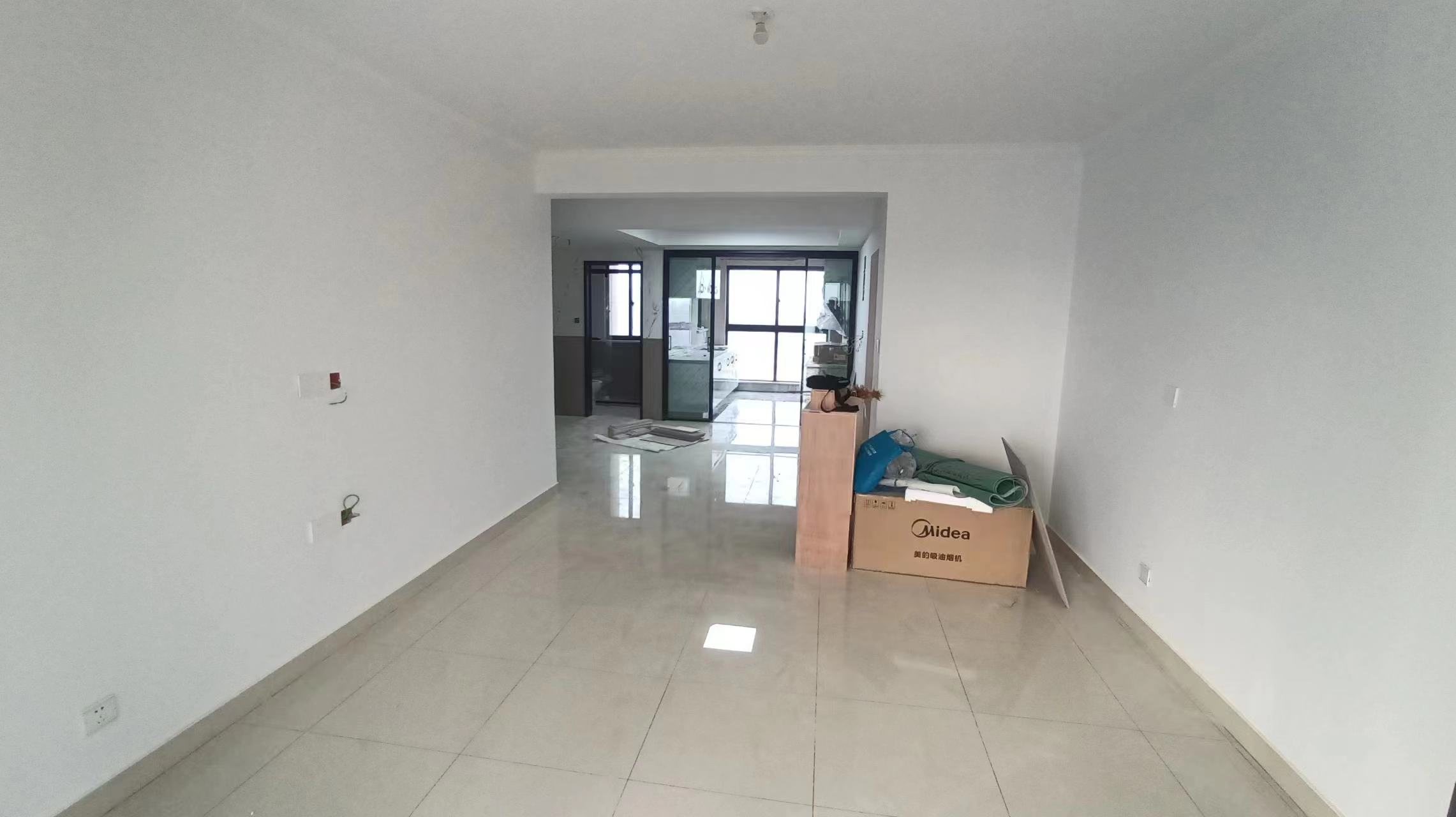 朝阳花苑 3室2厅2卫 121m&sup2;