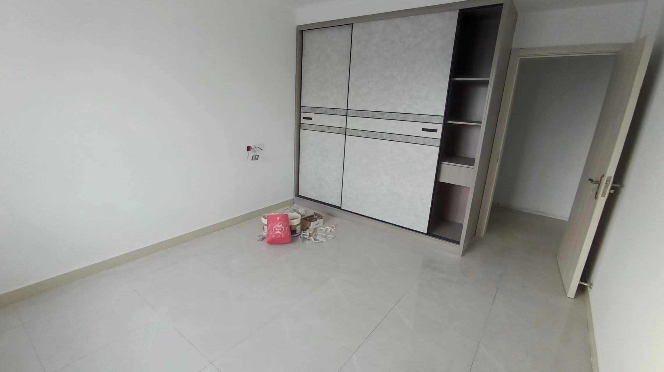 朝阳花苑 3室2厅2卫 121m&sup2;