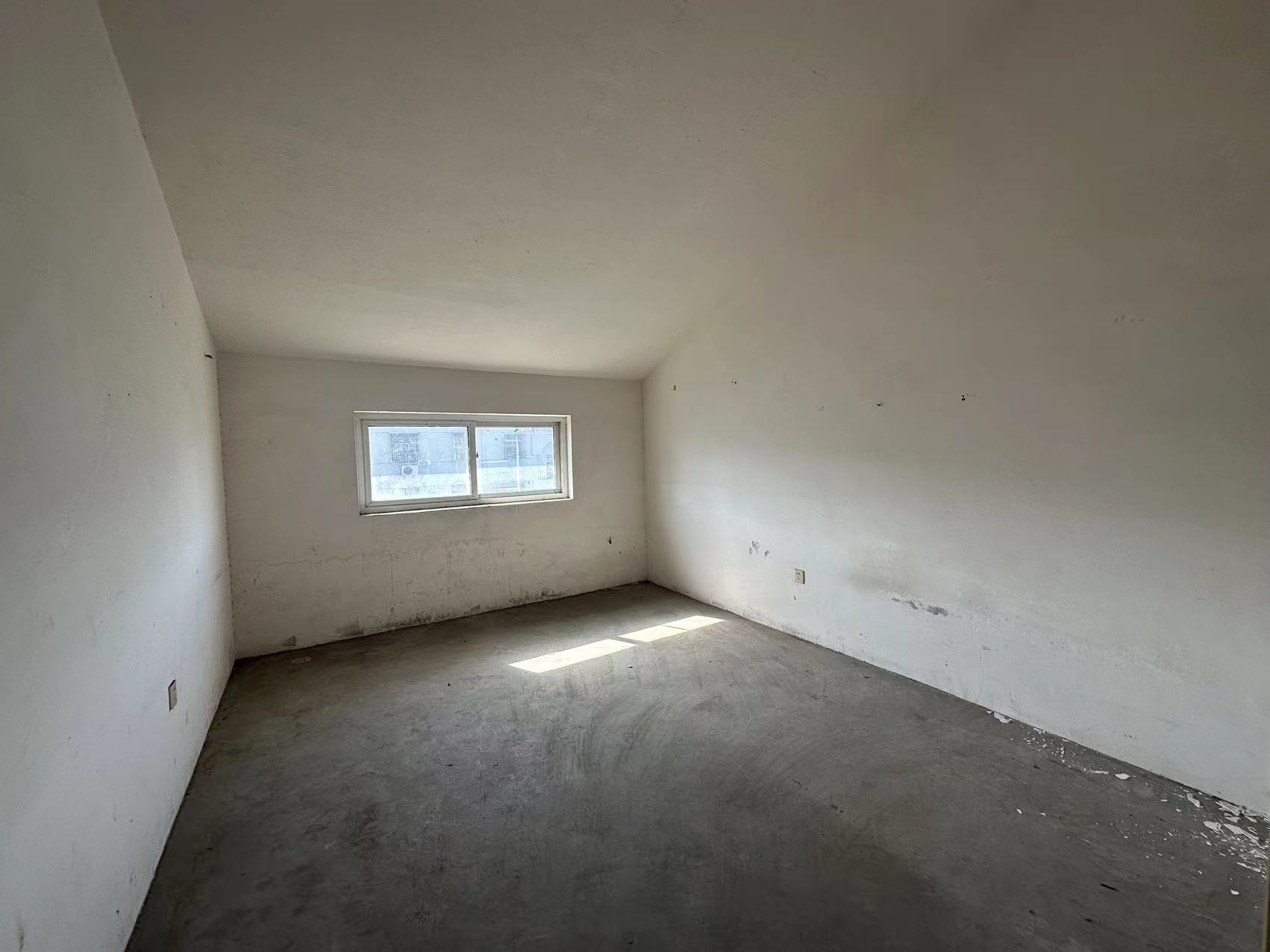 祥泰花苑 4室2厅2卫 85m&sup2;