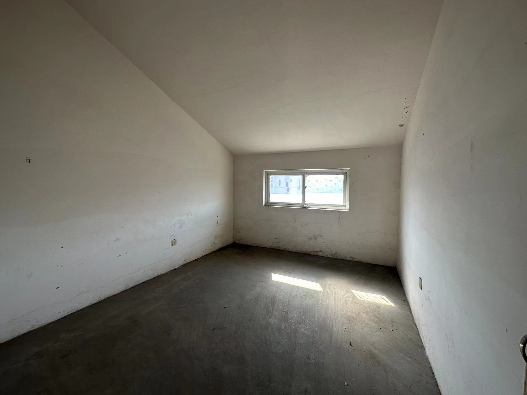 祥泰花苑 4室2厅2卫 85m&sup2;
