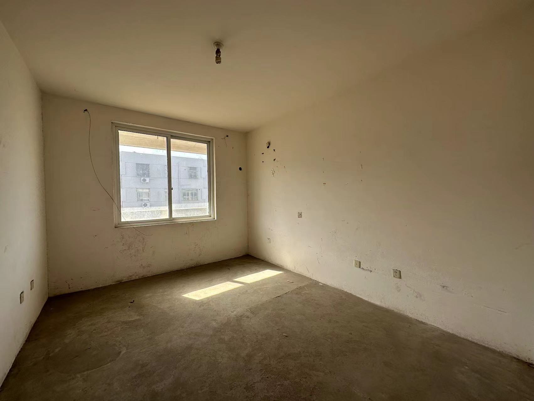 祥泰花苑 4室2厅2卫 85m&sup2;