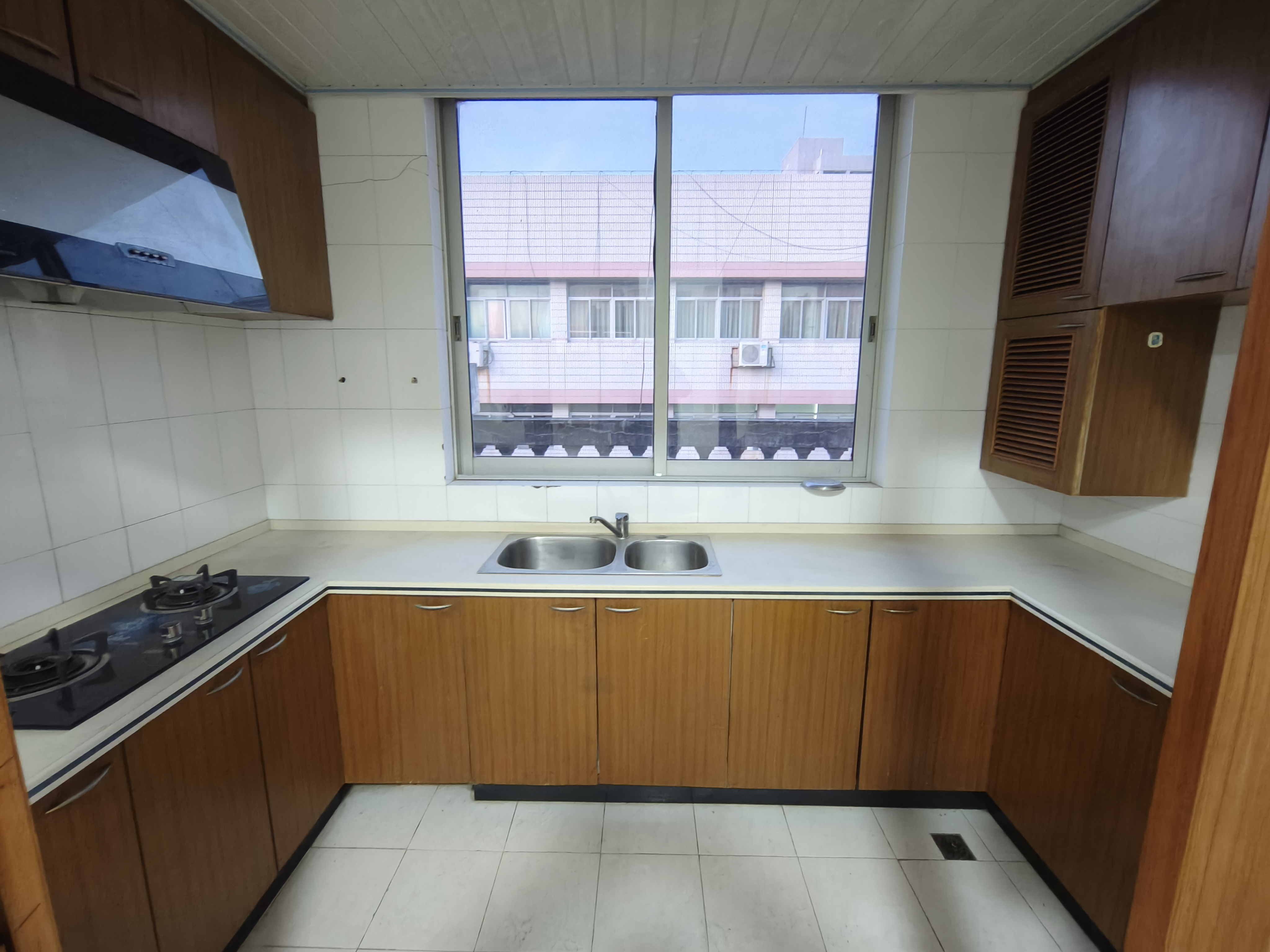建筑一村 4室2厅2卫 151.4m&sup2;