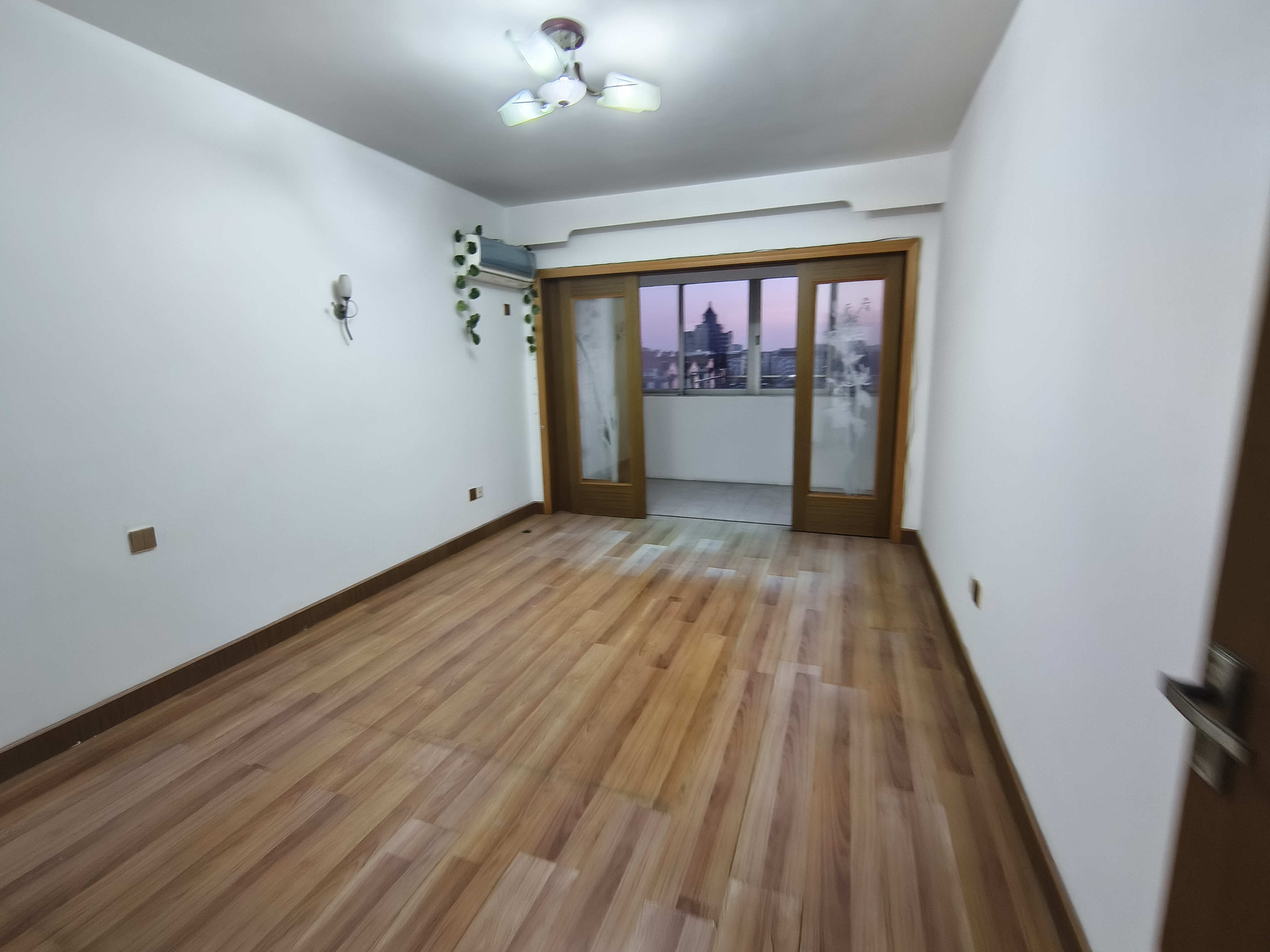 建筑一村 3室2厅1卫 151m&sup2;