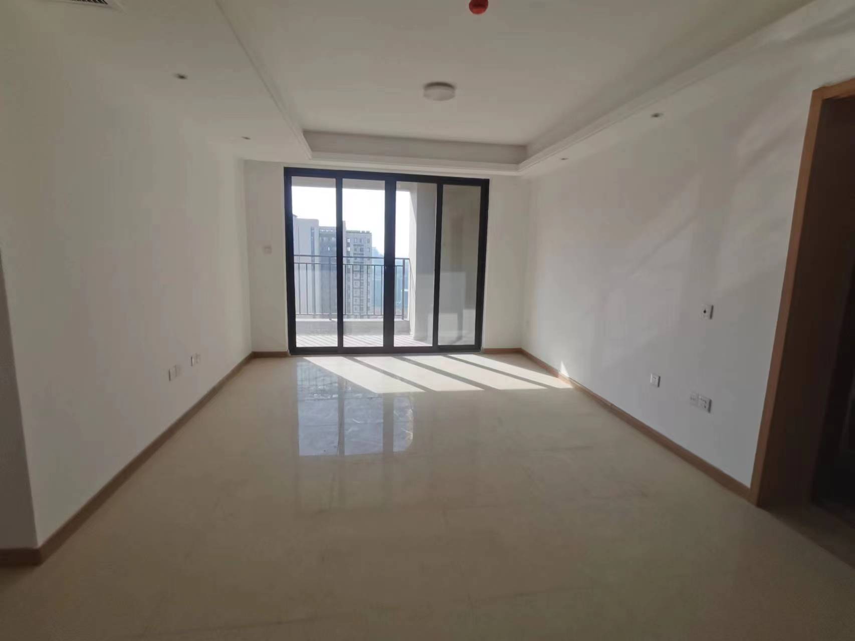 绿地新里城 3室2厅2卫 116m&sup2;