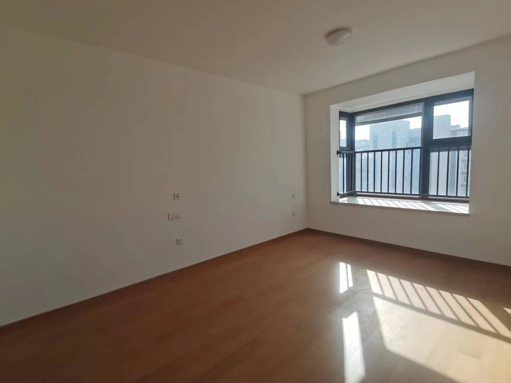 绿地新里城 3室2厅2卫 116m&sup2;