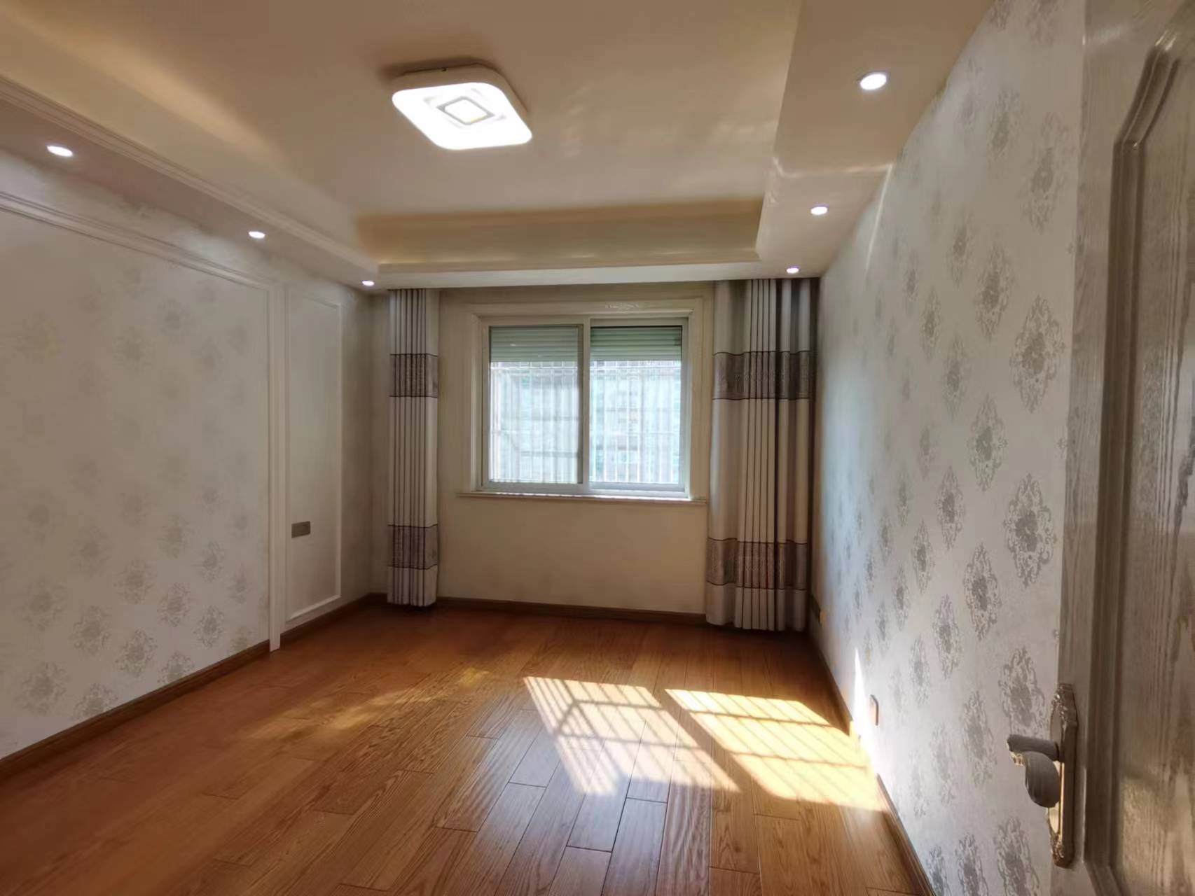 天香苑 3室2厅2卫 142m&sup2;