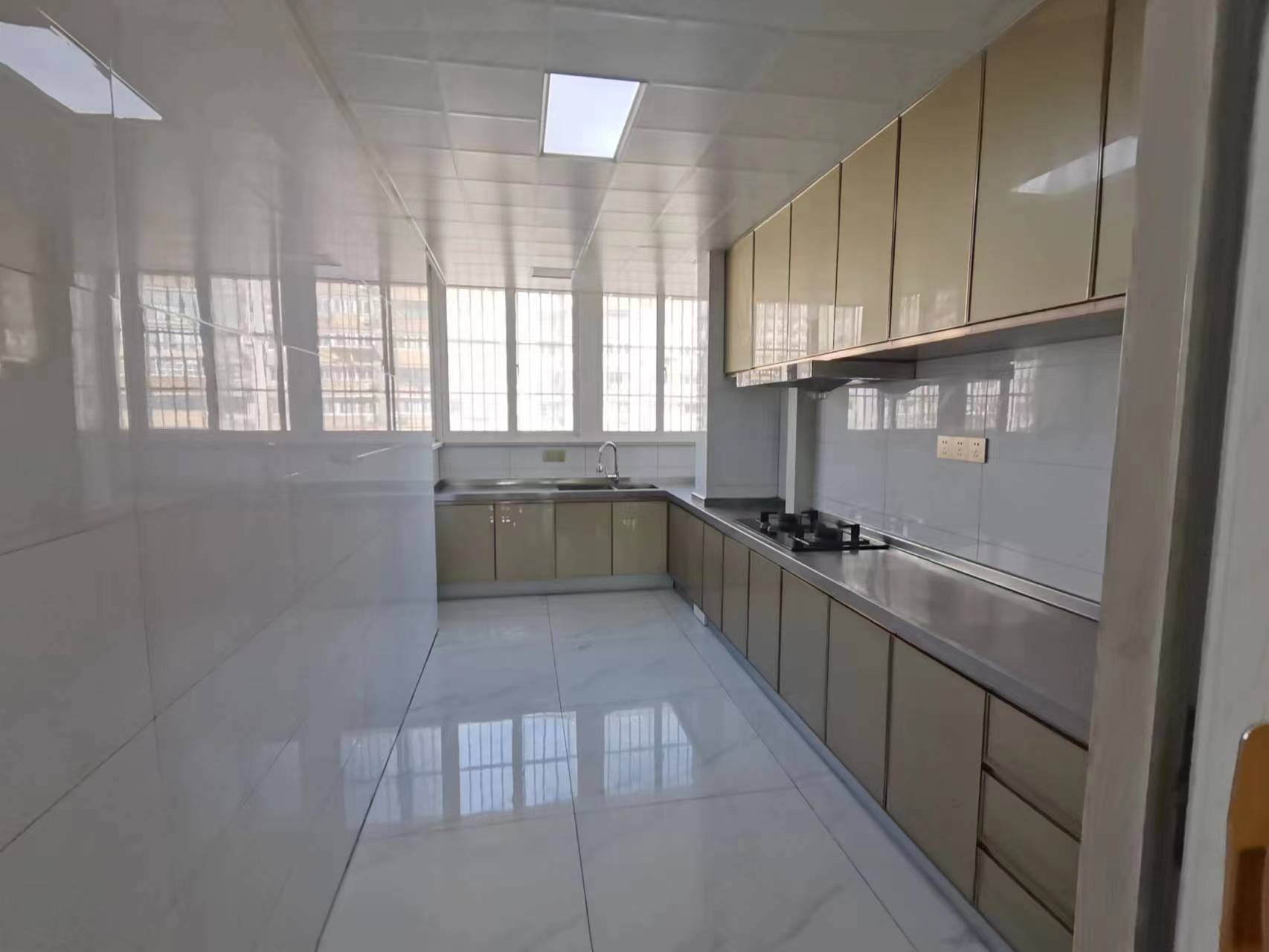 天香苑 3室2厅2卫 142m&sup2;