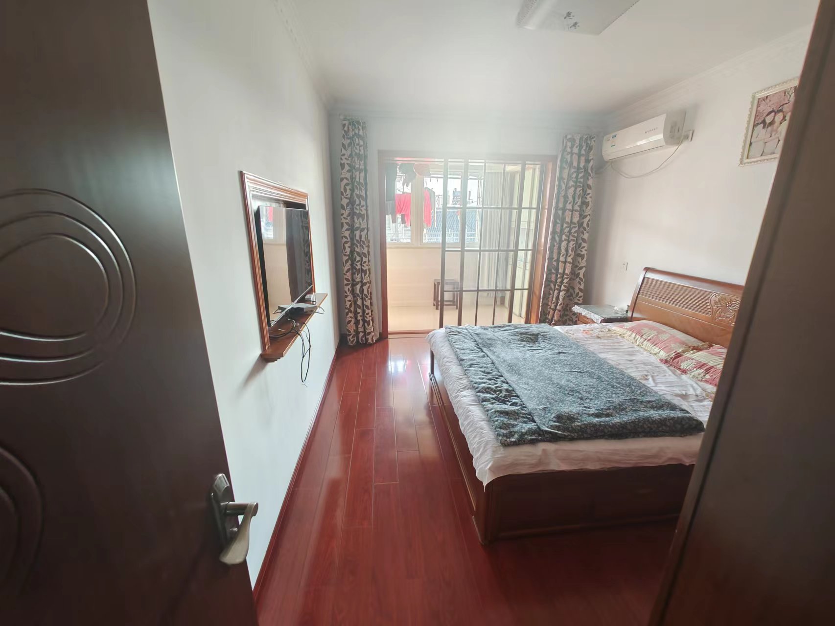 城山花园 3室2厅2卫 135m&sup2;
