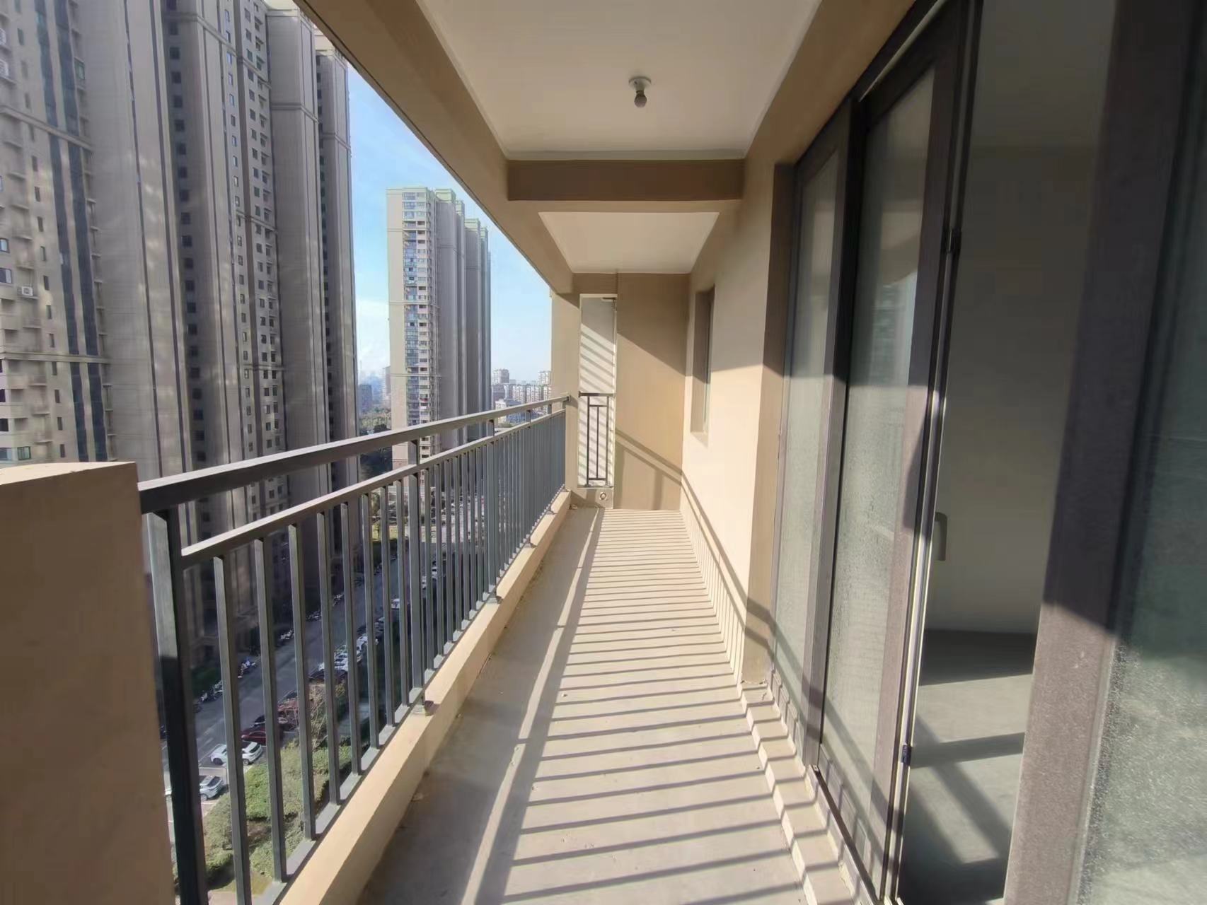 中海碧林湾 4室2厅2卫 142.00m&sup2;